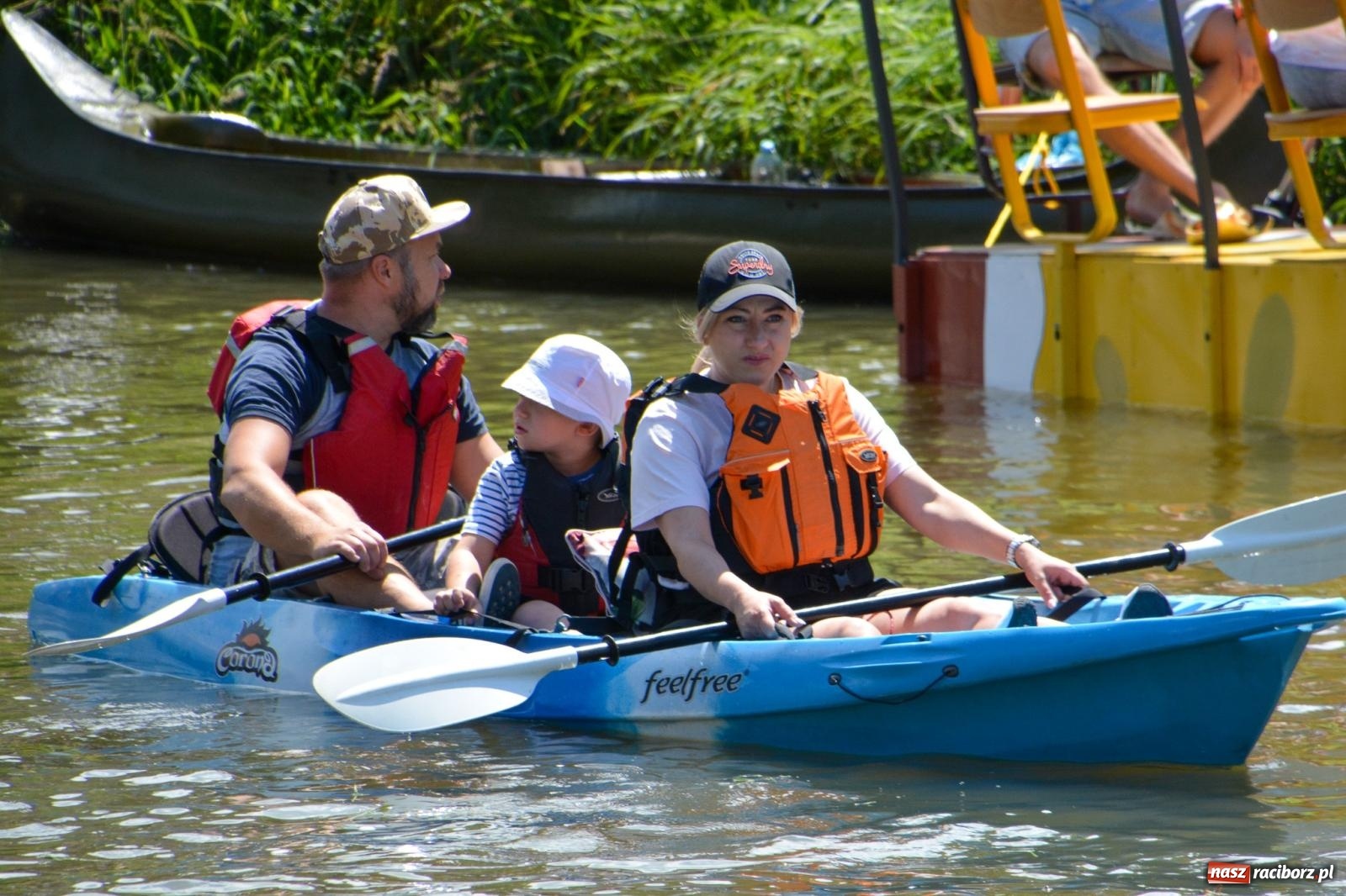 Zdjęcie w galerii na portalu naszraciborz.pl: Pływadła 2025 wypłynęły spod raciborskiego zamku. Viadrus i Chrobry symbolami Odry oraz I Misteria Piastorum na zamku wiadomości z regionu