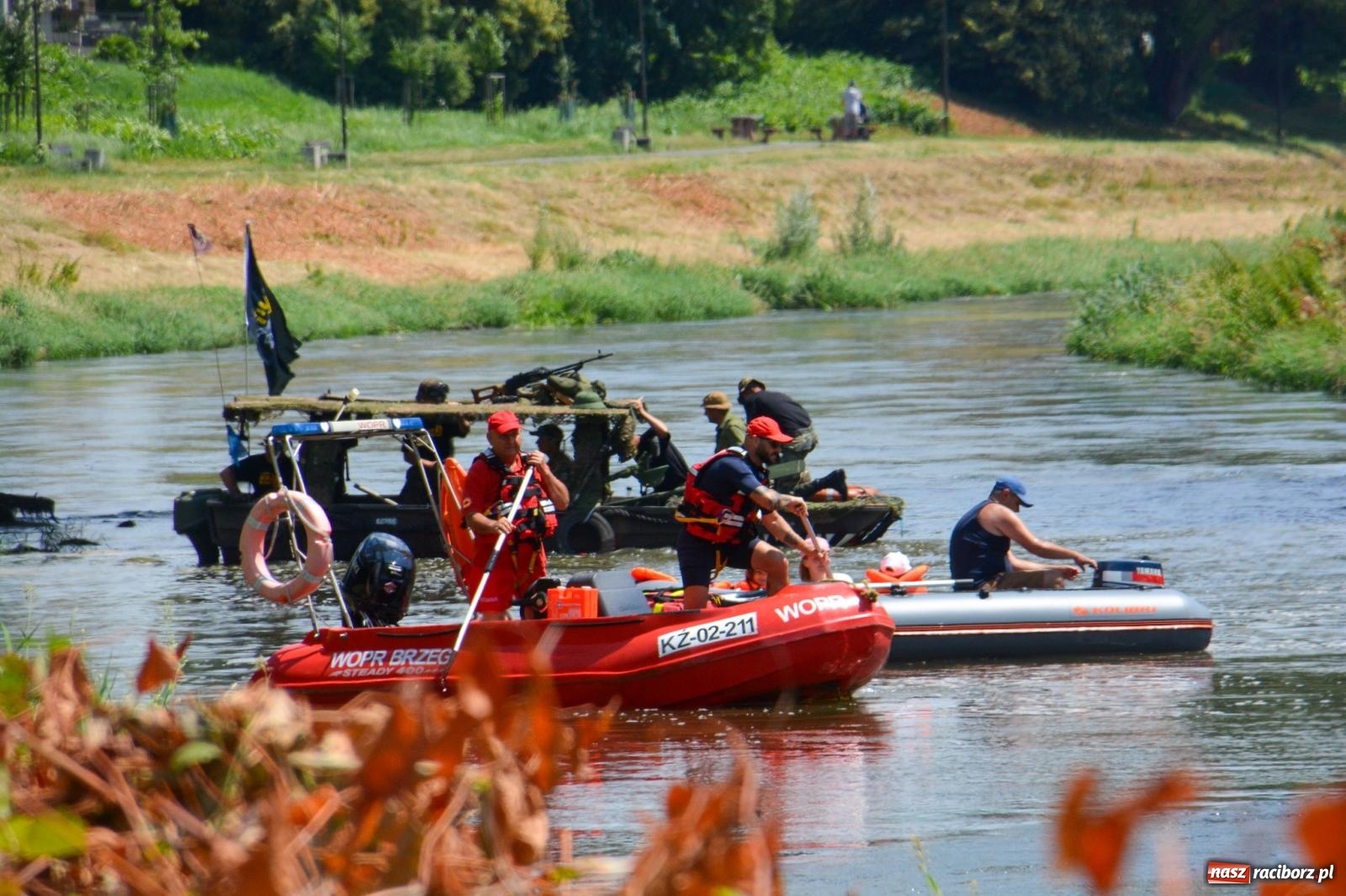 Zdjęcie w galerii na portalu naszraciborz.pl: Pływadła 2025 wypłynęły spod raciborskiego zamku. Viadrus i Chrobry symbolami Odry oraz I Misteria Piastorum na zamku wiadomości z regionu