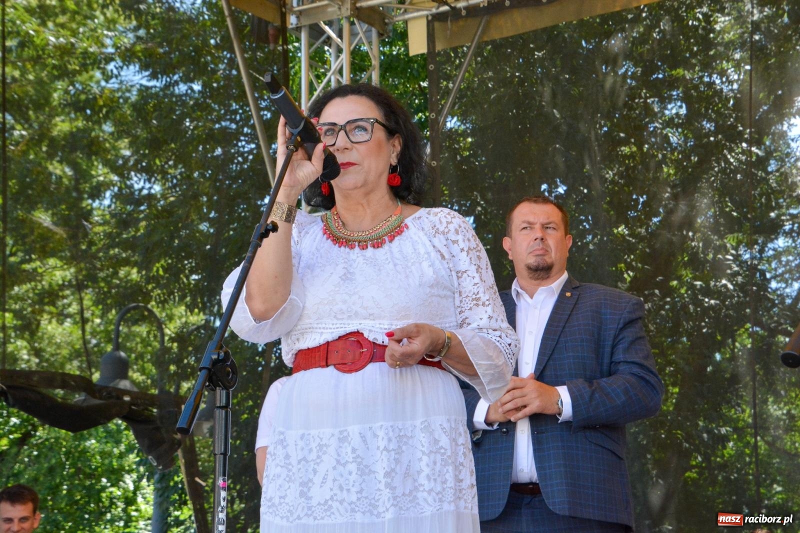 Zdjęcie w galerii na portalu naszraciborz.pl: Pływadła 2025 wypłynęły spod raciborskiego zamku. Viadrus i Chrobry symbolami Odry oraz I Misteria Piastorum na zamku wiadomości z regionu