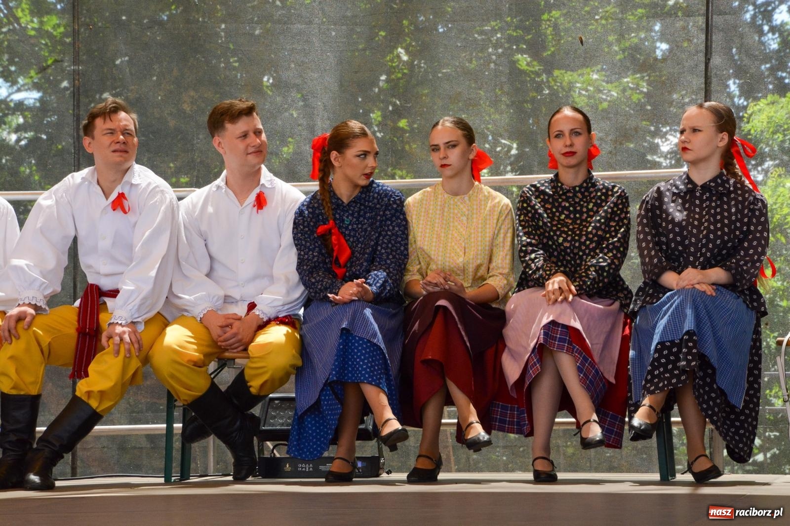 Zdjęcie w galerii na portalu naszraciborz.pl: Pływadła 2025 wypłynęły spod raciborskiego zamku. Viadrus i Chrobry symbolami Odry oraz I Misteria Piastorum na zamku wiadomości z regionu