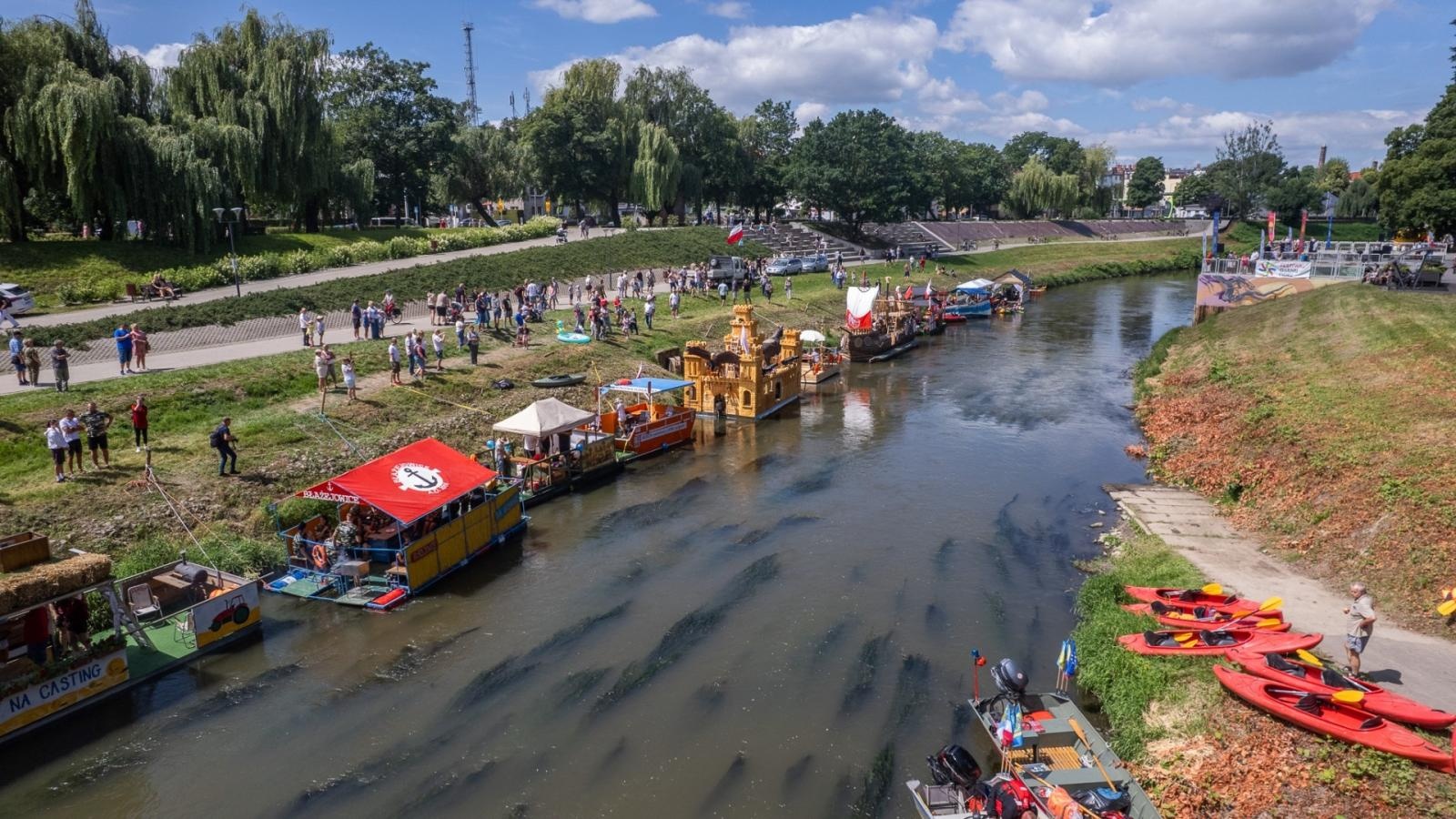 Zdjęcie w galerii na portalu naszraciborz.pl: Pływadło na bis. Jedyna taka flota w Polsce znów na Odrze [FOTO i WIDEO] wiadomości z regionu