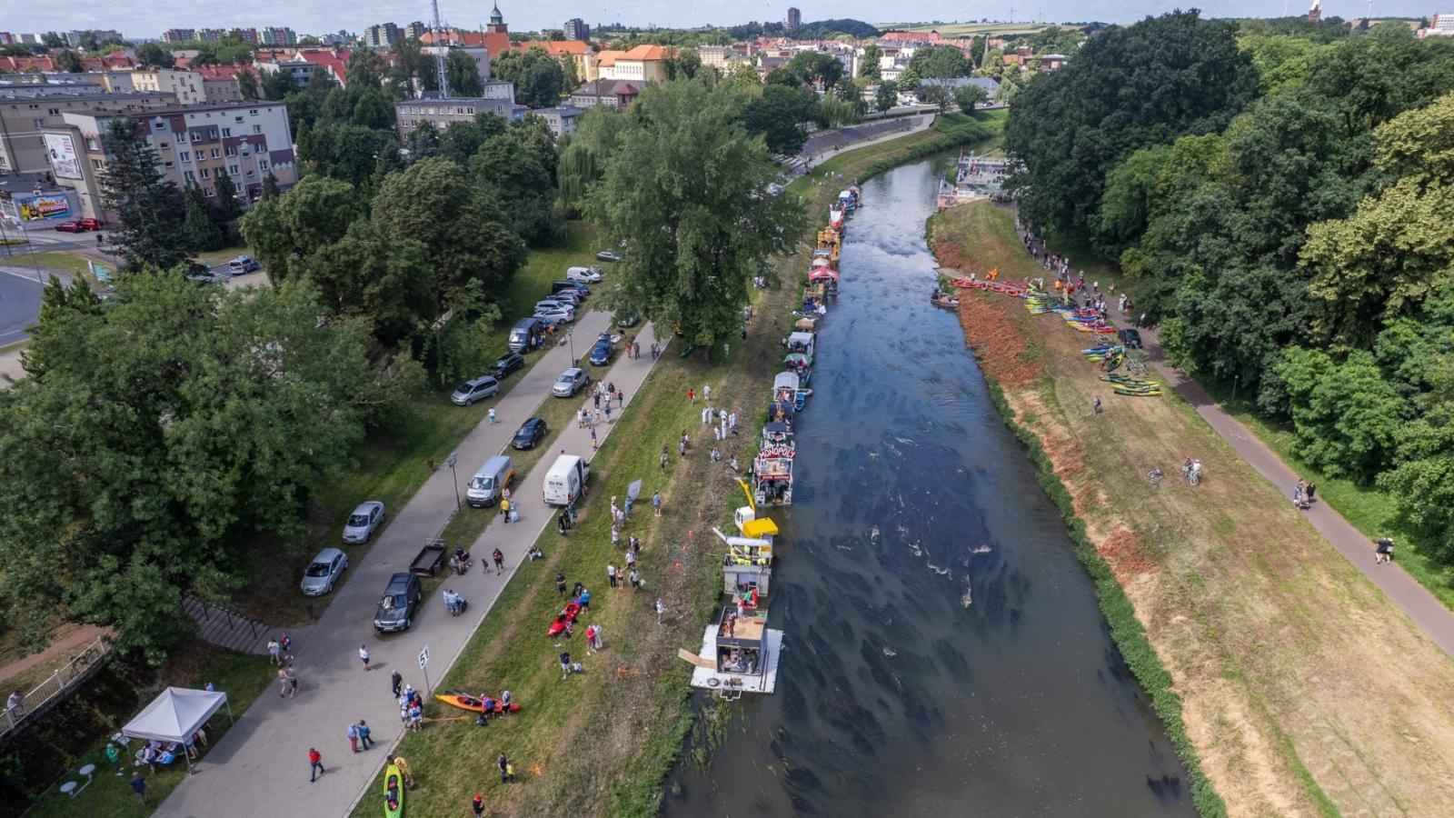 Zdjęcie w galerii na portalu naszraciborz.pl: Pływadło na bis. Jedyna taka flota w Polsce znów na Odrze [FOTO i WIDEO] wiadomości z regionu