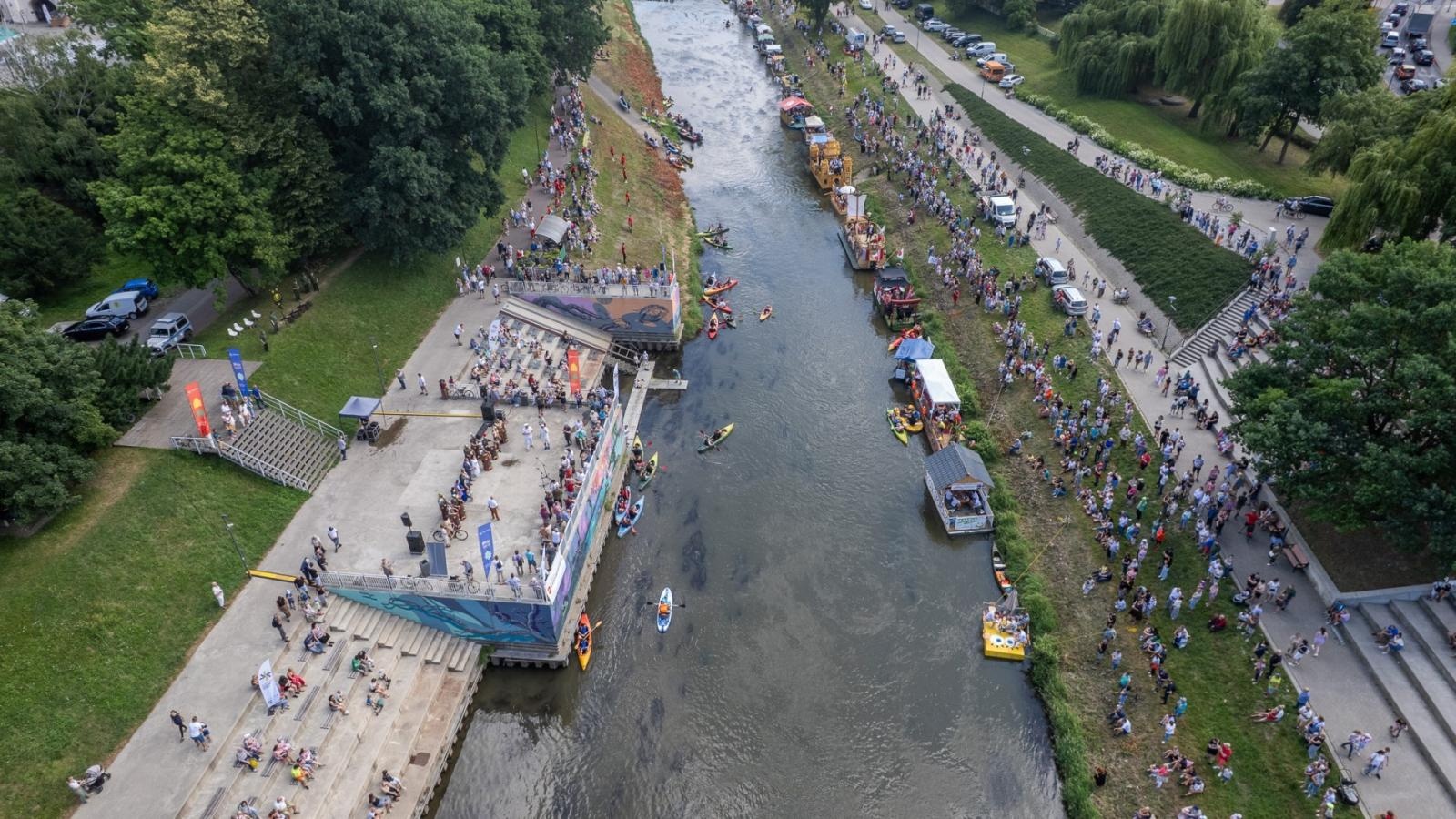 Zdjęcie w galerii na portalu naszraciborz.pl: Pływadło na bis. Jedyna taka flota w Polsce znów na Odrze [FOTO i WIDEO] wiadomości z regionu
