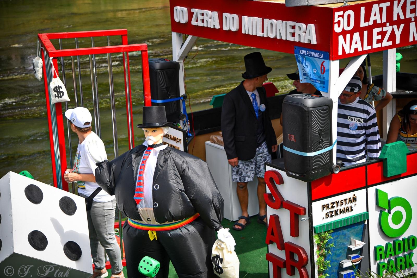 Zdjęcie w galerii na portalu naszraciborz.pl: Pływadło na bis. Jedyna taka flota w Polsce znów na Odrze [FOTO i WIDEO] wiadomości z regionu