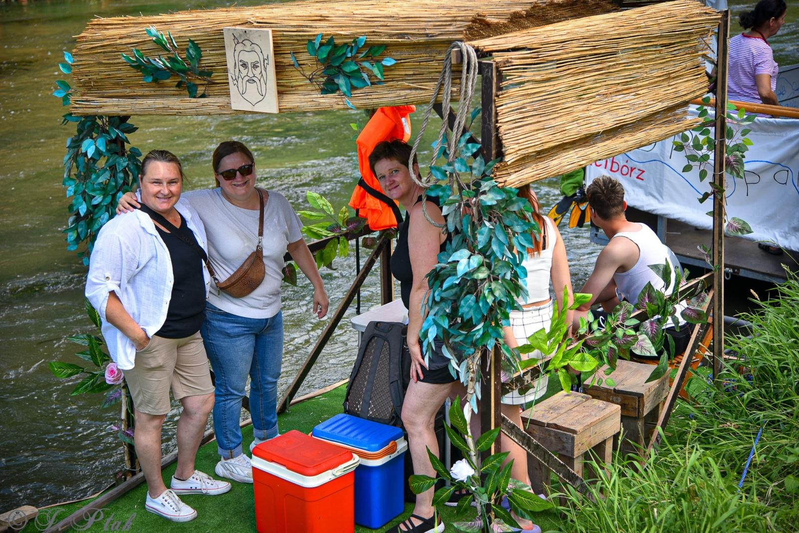 Zdjęcie w galerii na portalu naszraciborz.pl: Pływadło na bis. Jedyna taka flota w Polsce znów na Odrze [FOTO i WIDEO] wiadomości z regionu