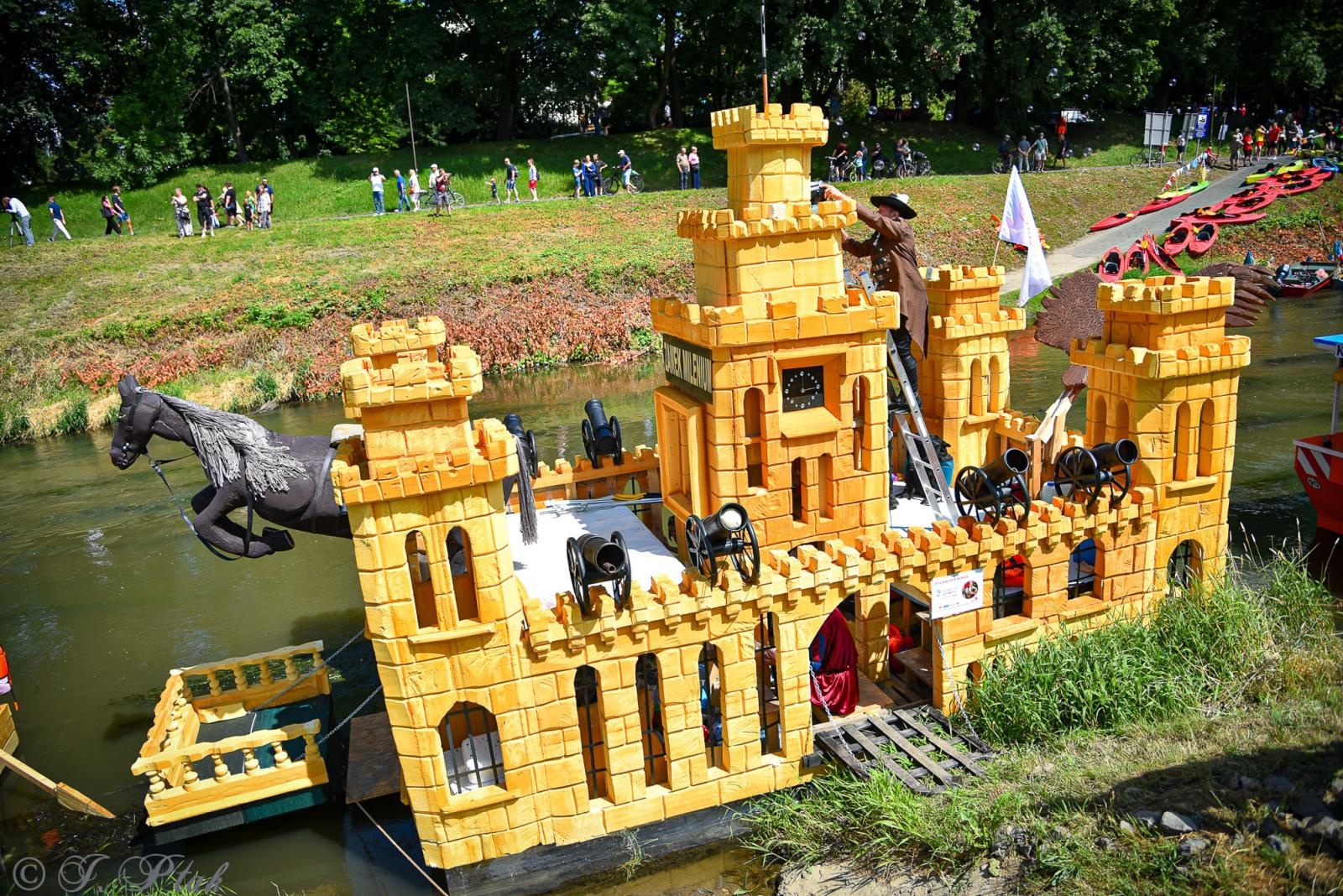 Zdjęcie w galerii na portalu naszraciborz.pl: Pływadło na bis. Jedyna taka flota w Polsce znów na Odrze [FOTO i WIDEO] wiadomości z regionu