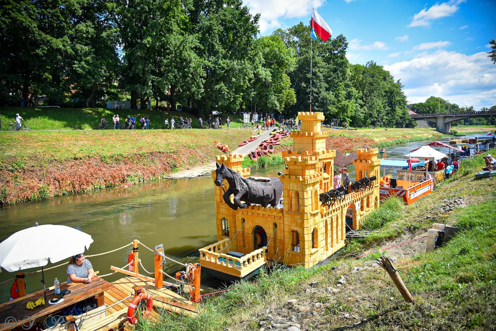 Zdjęcie w galerii na portalu naszraciborz.pl: Pływadło na bis. Jedyna taka flota w Polsce znów na Odrze [FOTO i WIDEO] wiadomości z regionu