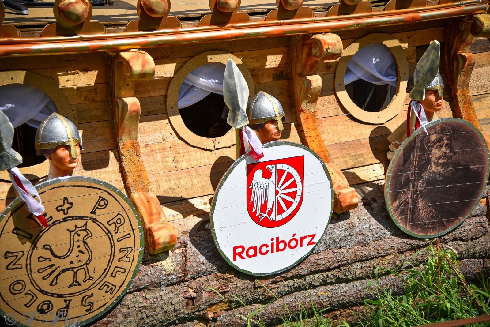 Zdjęcie w galerii na portalu naszraciborz.pl: Pływadło na bis. Jedyna taka flota w Polsce znów na Odrze [FOTO i WIDEO] wiadomości z regionu