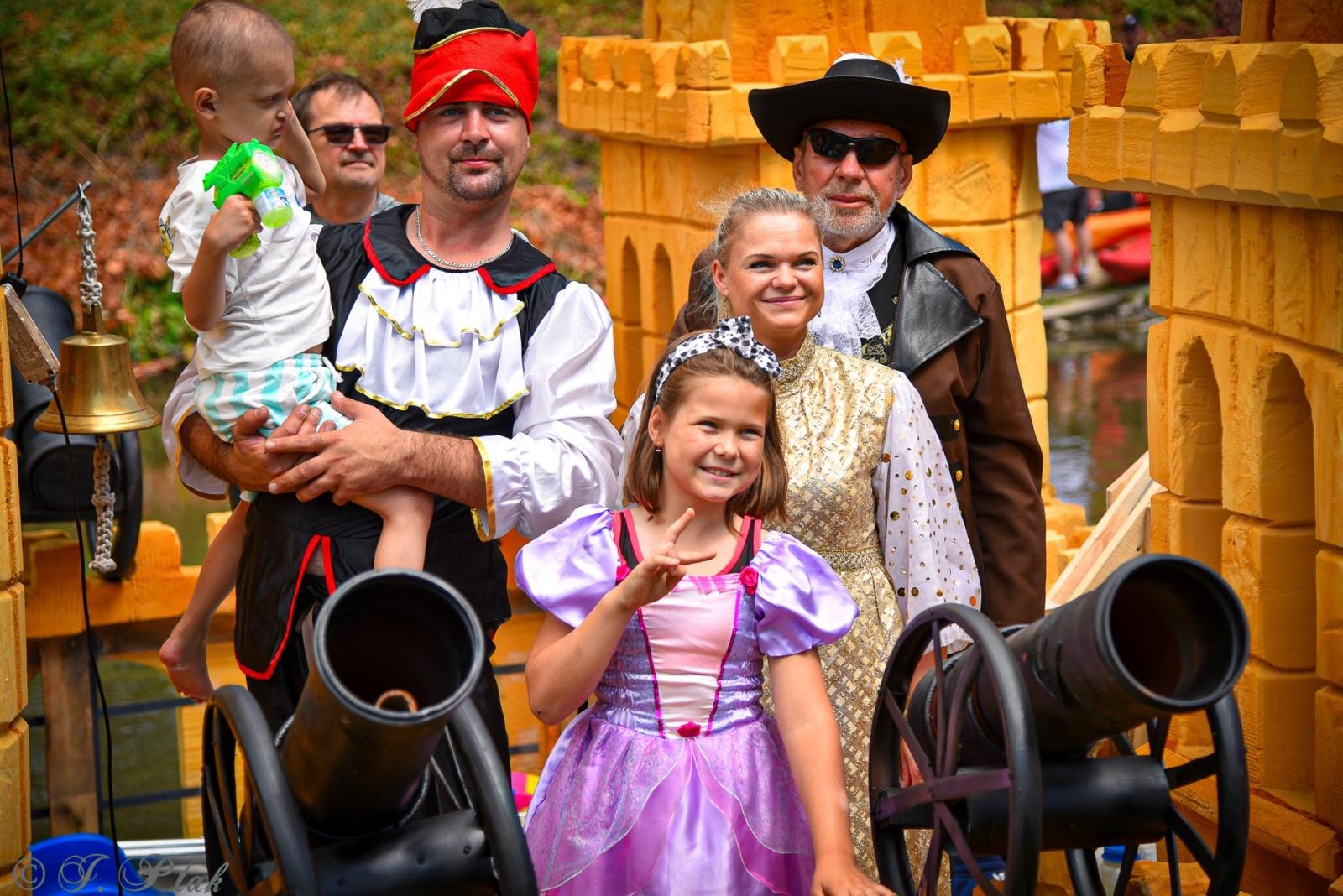 Zdjęcie w galerii na portalu naszraciborz.pl: Pływadło na bis. Jedyna taka flota w Polsce znów na Odrze [FOTO i WIDEO] wiadomości z regionu