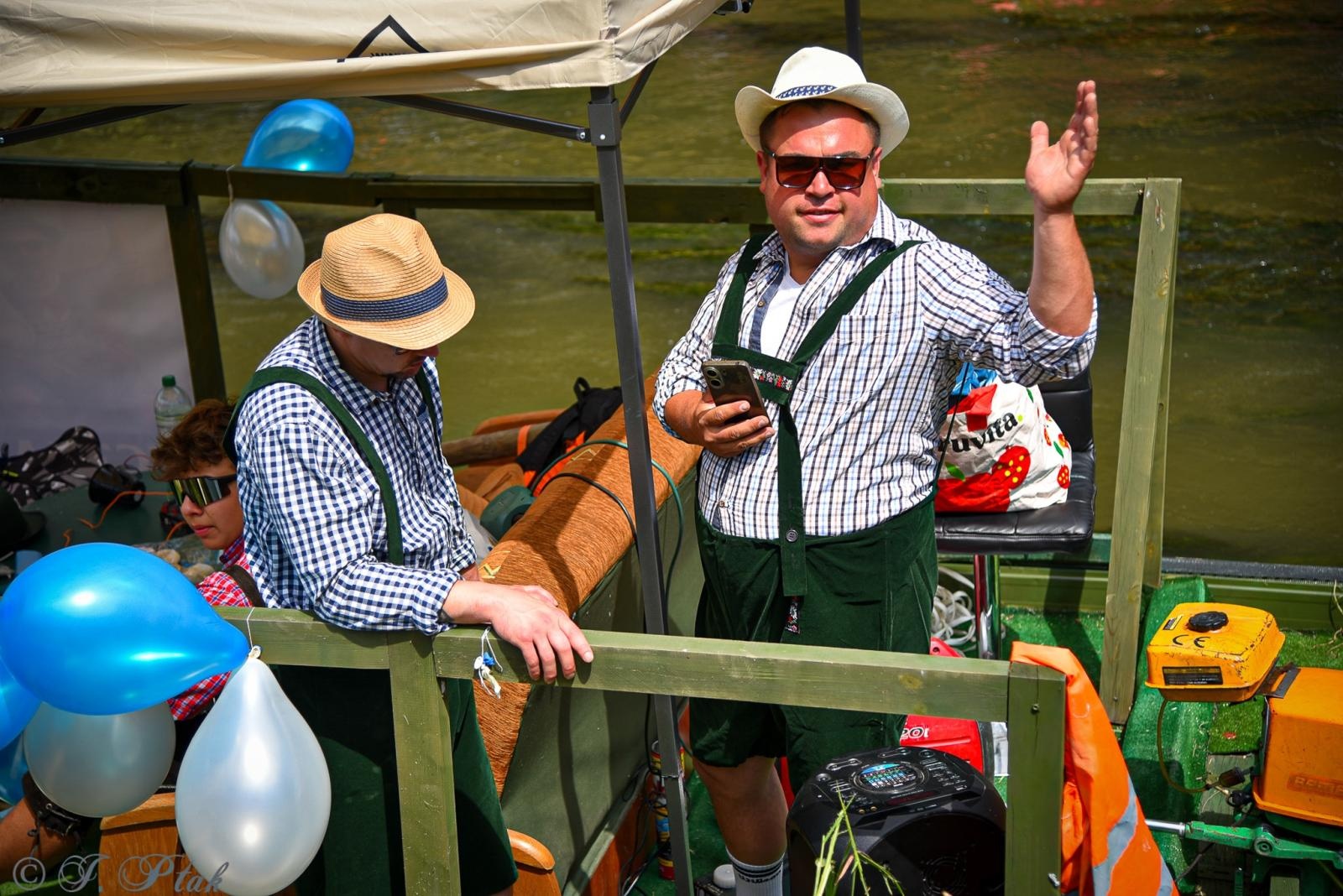 Zdjęcie w galerii na portalu naszraciborz.pl: Pływadło na bis. Jedyna taka flota w Polsce znów na Odrze [FOTO i WIDEO] wiadomości z regionu