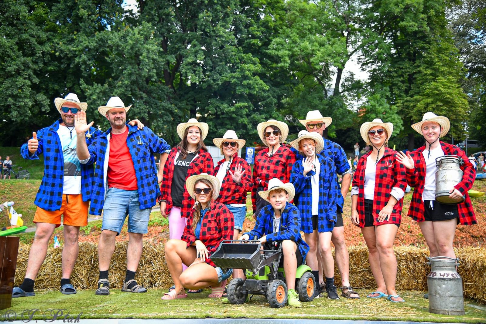 Zdjęcie w galerii na portalu naszraciborz.pl: Pływadło na bis. Jedyna taka flota w Polsce znów na Odrze [FOTO i WIDEO] wiadomości z regionu