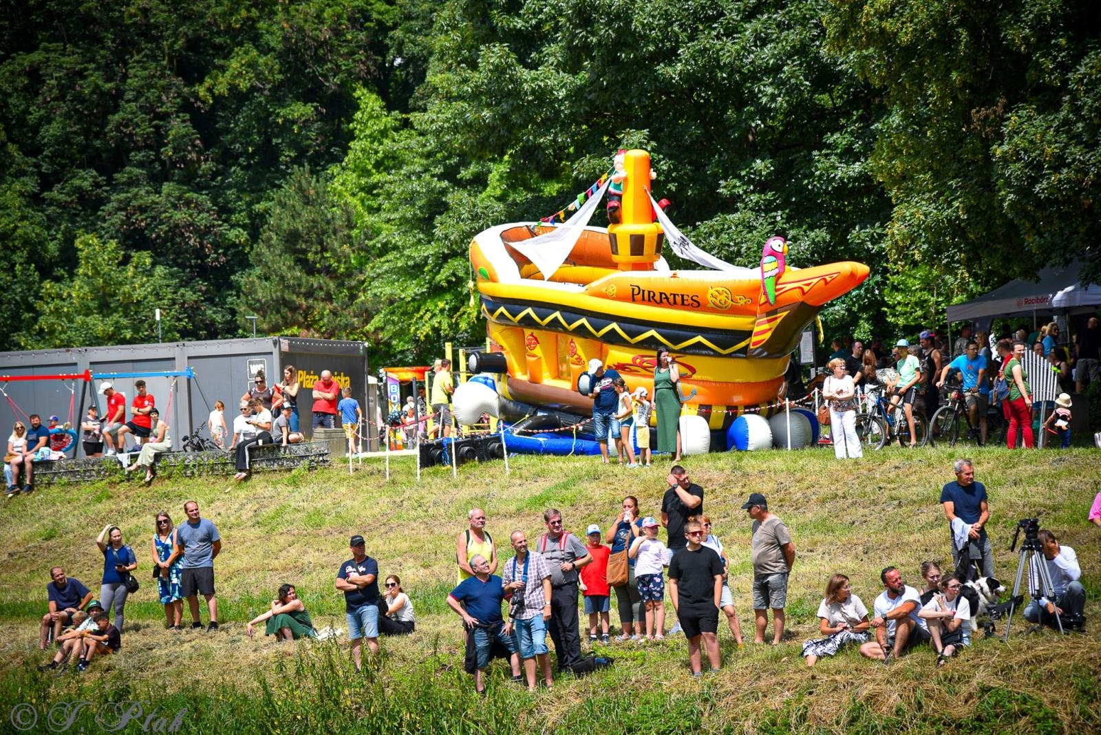 Zdjęcie w galerii na portalu naszraciborz.pl: Pływadło na bis. Jedyna taka flota w Polsce znów na Odrze [FOTO i WIDEO] wiadomości z regionu