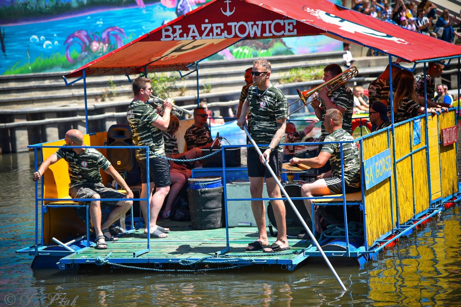 Zdjęcie w galerii na portalu naszraciborz.pl: Pływadło na bis. Jedyna taka flota w Polsce znów na Odrze [FOTO i WIDEO] wiadomości z regionu