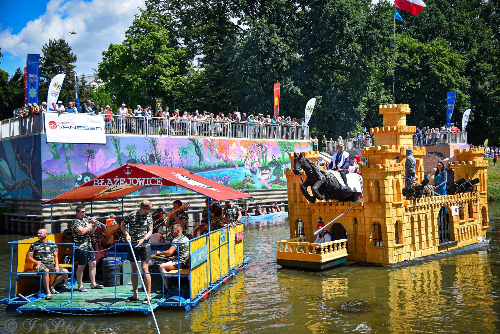 Zdjęcie w galerii na portalu naszraciborz.pl: Pływadło na bis. Jedyna taka flota w Polsce znów na Odrze [FOTO i WIDEO] wiadomości z regionu