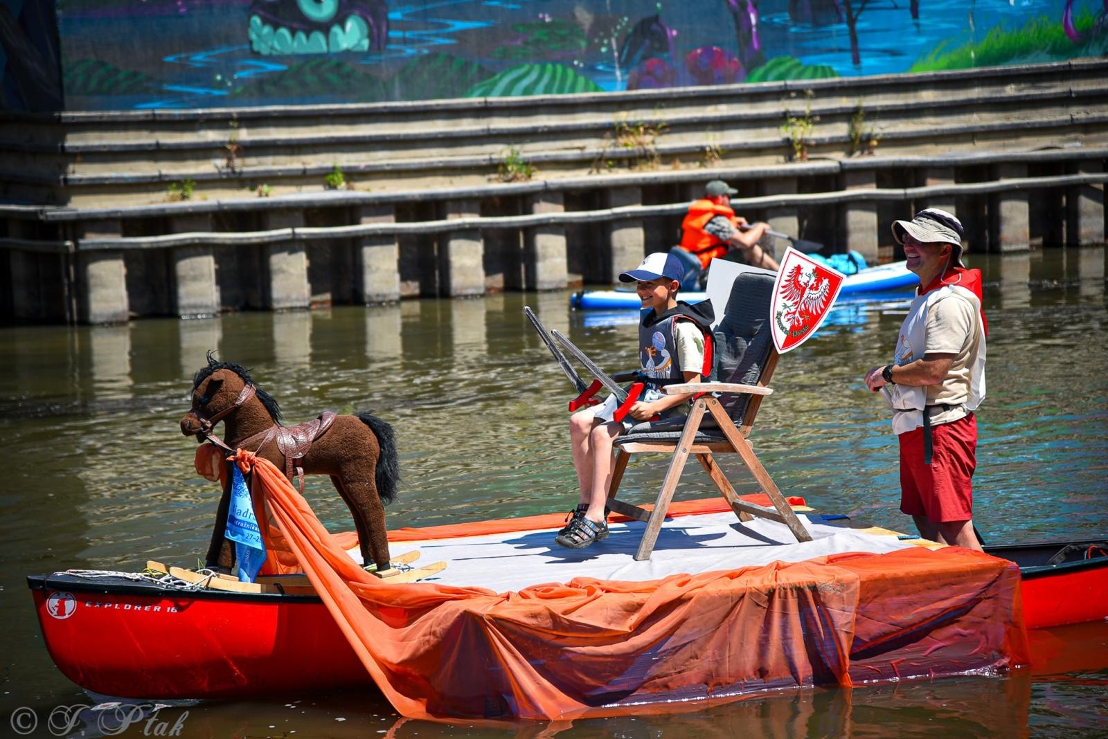 Zdjęcie w galerii na portalu naszraciborz.pl: Pływadło na bis. Jedyna taka flota w Polsce znów na Odrze [FOTO i WIDEO] wiadomości z regionu