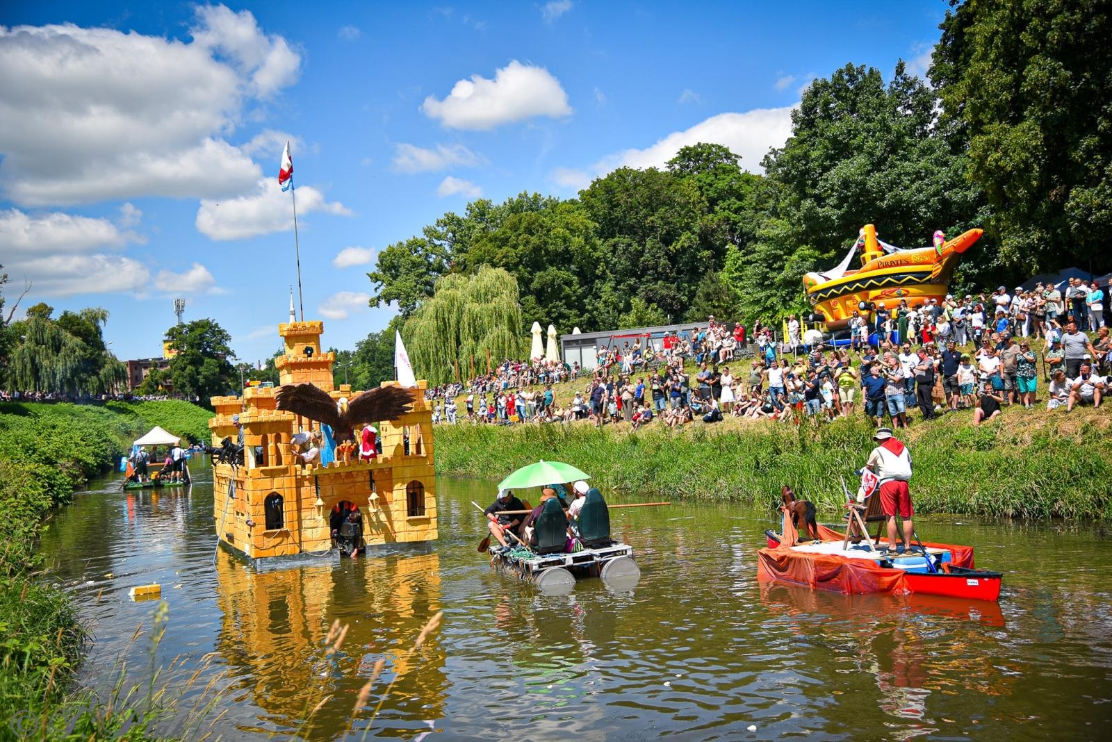 Zdjęcie w galerii na portalu naszraciborz.pl: Pływadło na bis. Jedyna taka flota w Polsce znów na Odrze [FOTO i WIDEO] wiadomości z regionu