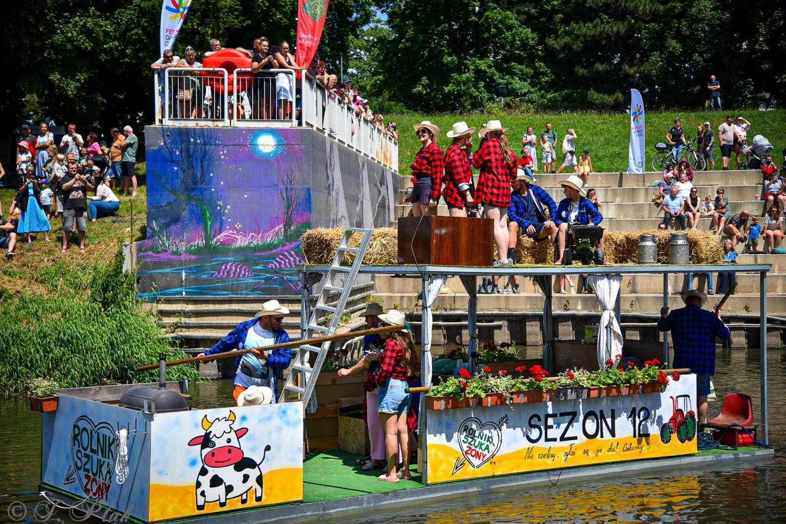 Zdjęcie w galerii na portalu naszraciborz.pl: Pływadło na bis. Jedyna taka flota w Polsce znów na Odrze [FOTO i WIDEO] wiadomości z regionu