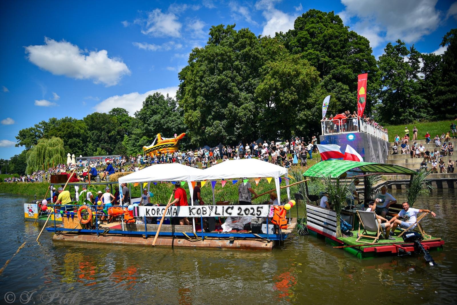Zdjęcie w galerii na portalu naszraciborz.pl: Pływadło na bis. Jedyna taka flota w Polsce znów na Odrze [FOTO i WIDEO] wiadomości z regionu