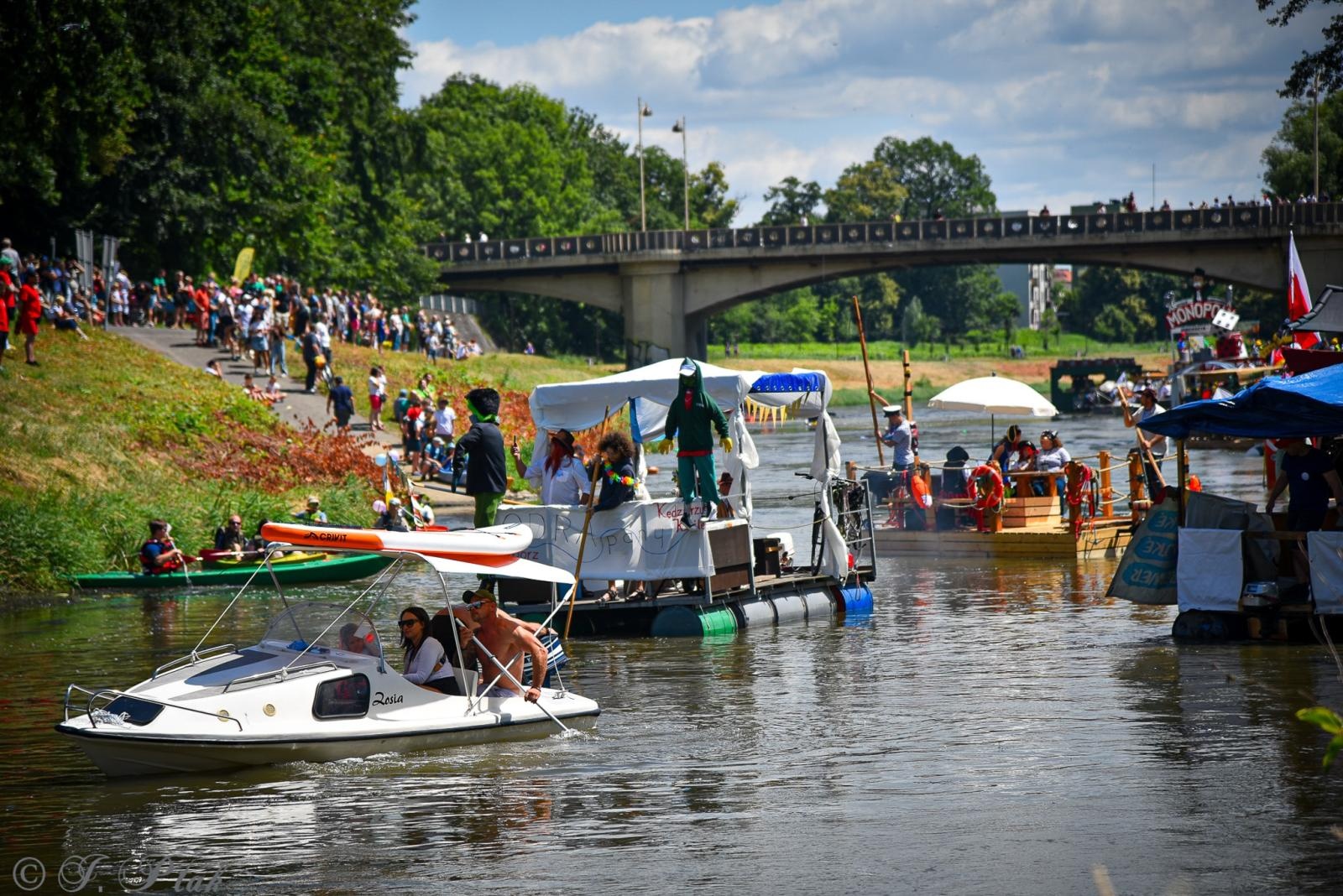 Zdjęcie w galerii na portalu naszraciborz.pl: Pływadło na bis. Jedyna taka flota w Polsce znów na Odrze [FOTO i WIDEO] wiadomości z regionu