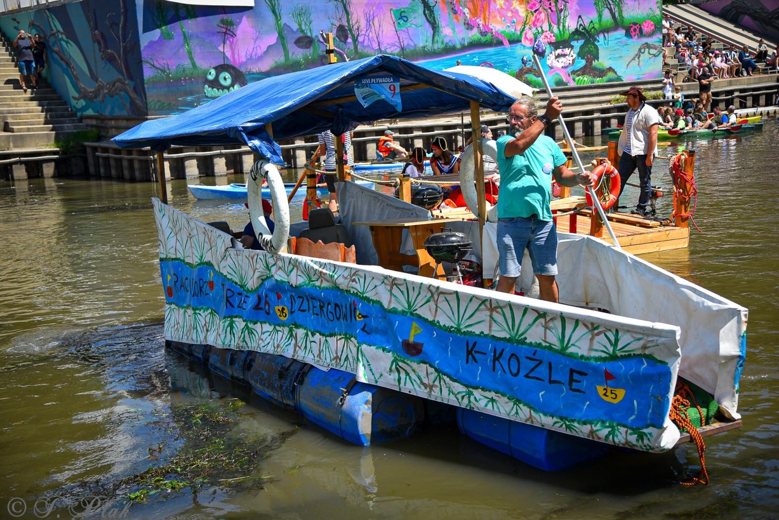 Zdjęcie w galerii na portalu naszraciborz.pl: Pływadło na bis. Jedyna taka flota w Polsce znów na Odrze [FOTO i WIDEO] wiadomości z regionu