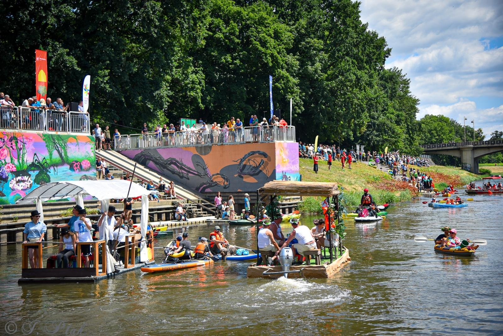 Zdjęcie w galerii na portalu naszraciborz.pl: Pływadło na bis. Jedyna taka flota w Polsce znów na Odrze [FOTO i WIDEO] wiadomości z regionu