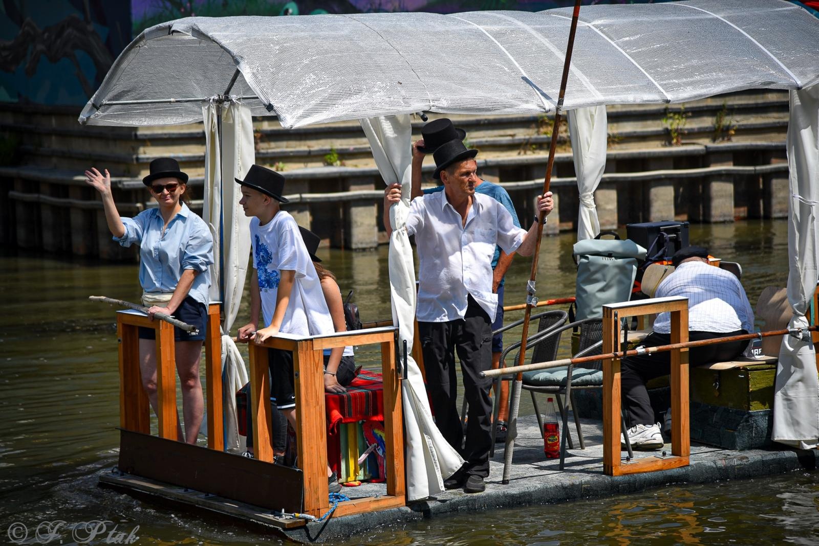 Zdjęcie w galerii na portalu naszraciborz.pl: Pływadło na bis. Jedyna taka flota w Polsce znów na Odrze [FOTO i WIDEO] wiadomości z regionu
