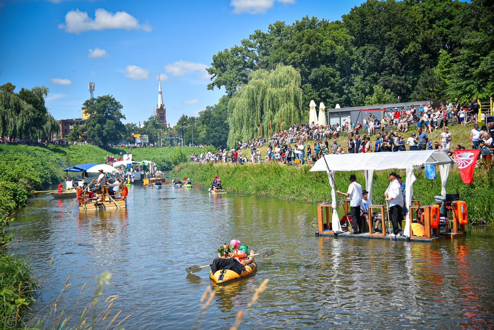 Zdjęcie w galerii na portalu naszraciborz.pl: Pływadło na bis. Jedyna taka flota w Polsce znów na Odrze [FOTO i WIDEO] wiadomości z regionu