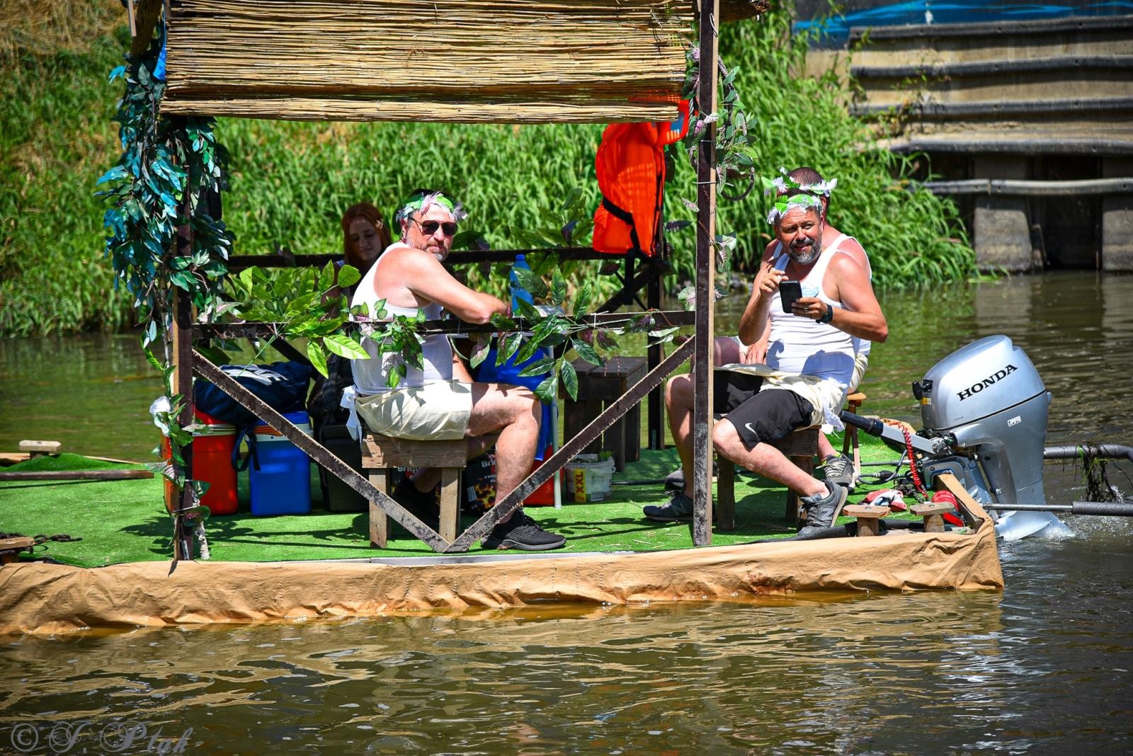 Zdjęcie w galerii na portalu naszraciborz.pl: Pływadło na bis. Jedyna taka flota w Polsce znów na Odrze [FOTO i WIDEO] wiadomości z regionu