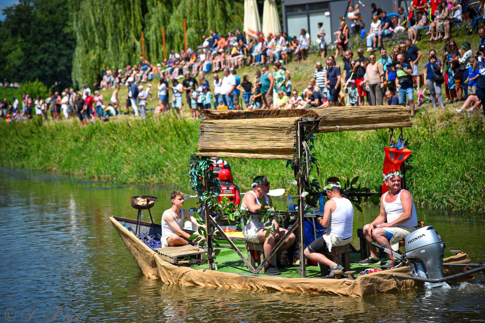 Zdjęcie w galerii na portalu naszraciborz.pl: Pływadło na bis. Jedyna taka flota w Polsce znów na Odrze [FOTO i WIDEO] wiadomości z regionu