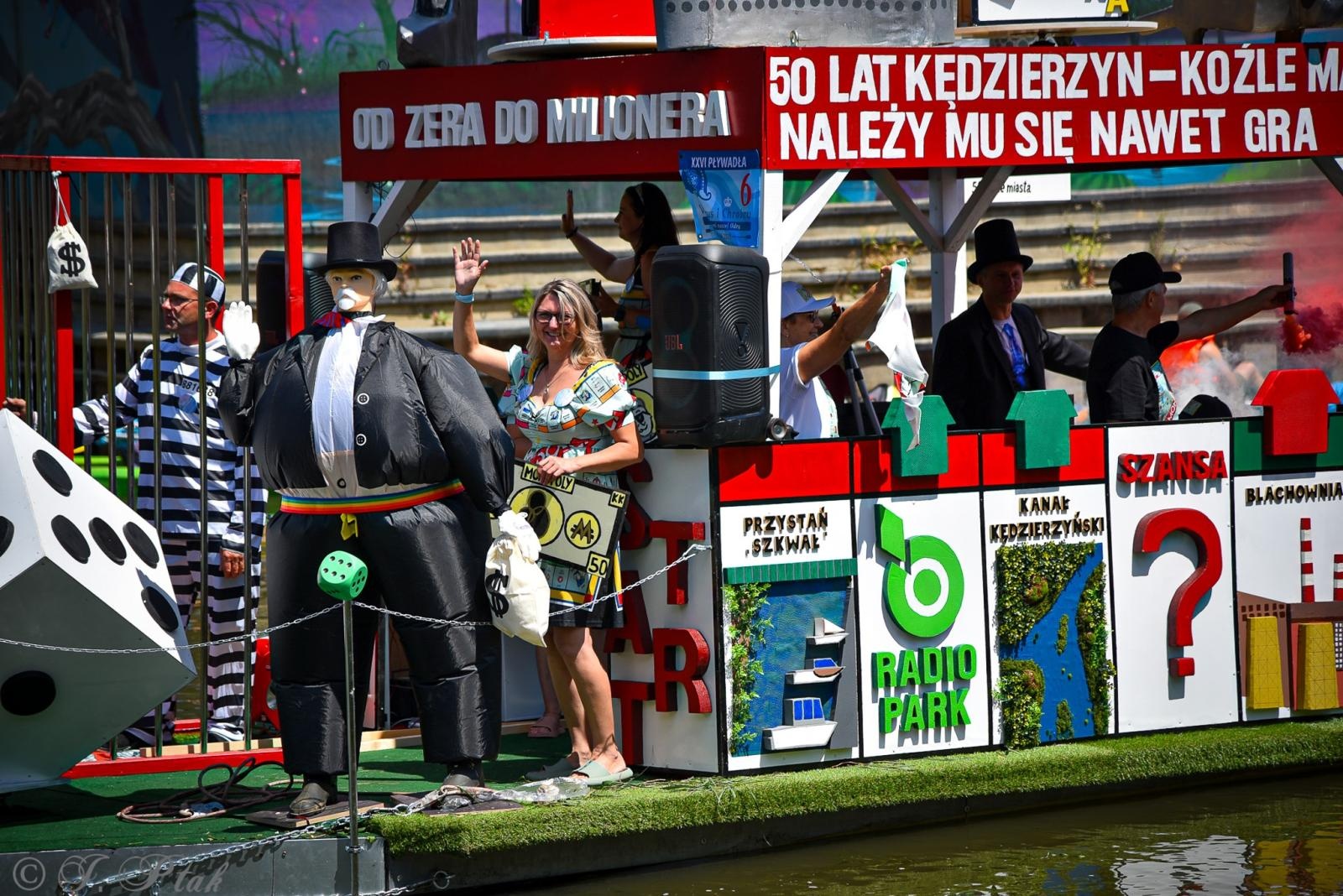 Zdjęcie w galerii na portalu naszraciborz.pl: Pływadło na bis. Jedyna taka flota w Polsce znów na Odrze [FOTO i WIDEO] wiadomości z regionu