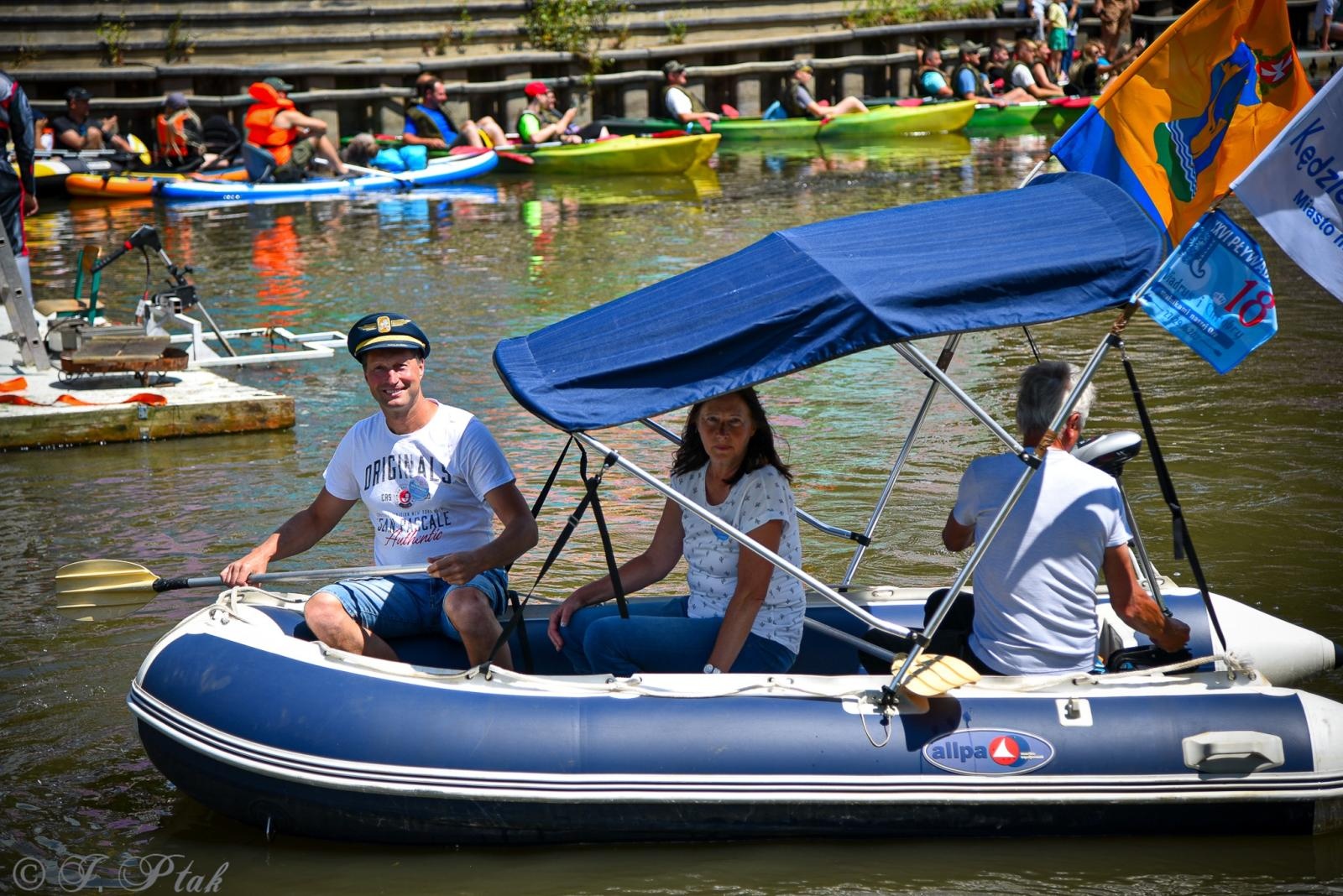 Zdjęcie w galerii na portalu naszraciborz.pl: Pływadło na bis. Jedyna taka flota w Polsce znów na Odrze [FOTO i WIDEO] wiadomości z regionu