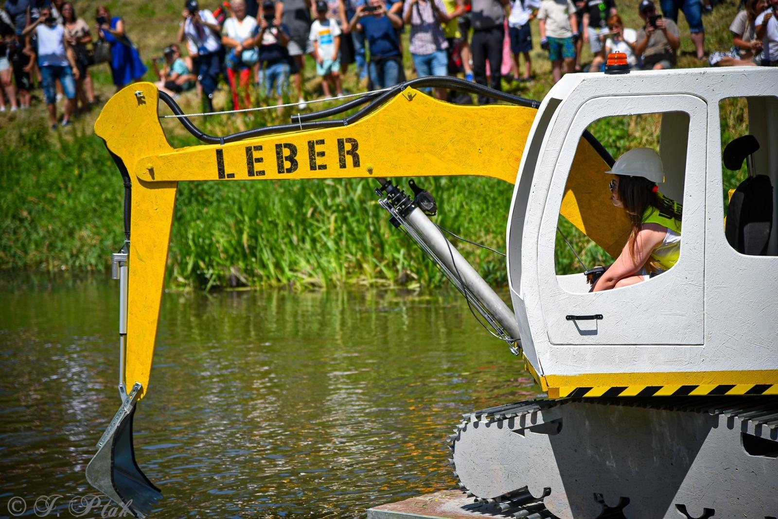 Zdjęcie w galerii na portalu naszraciborz.pl: Pływadło na bis. Jedyna taka flota w Polsce znów na Odrze [FOTO i WIDEO] wiadomości z regionu