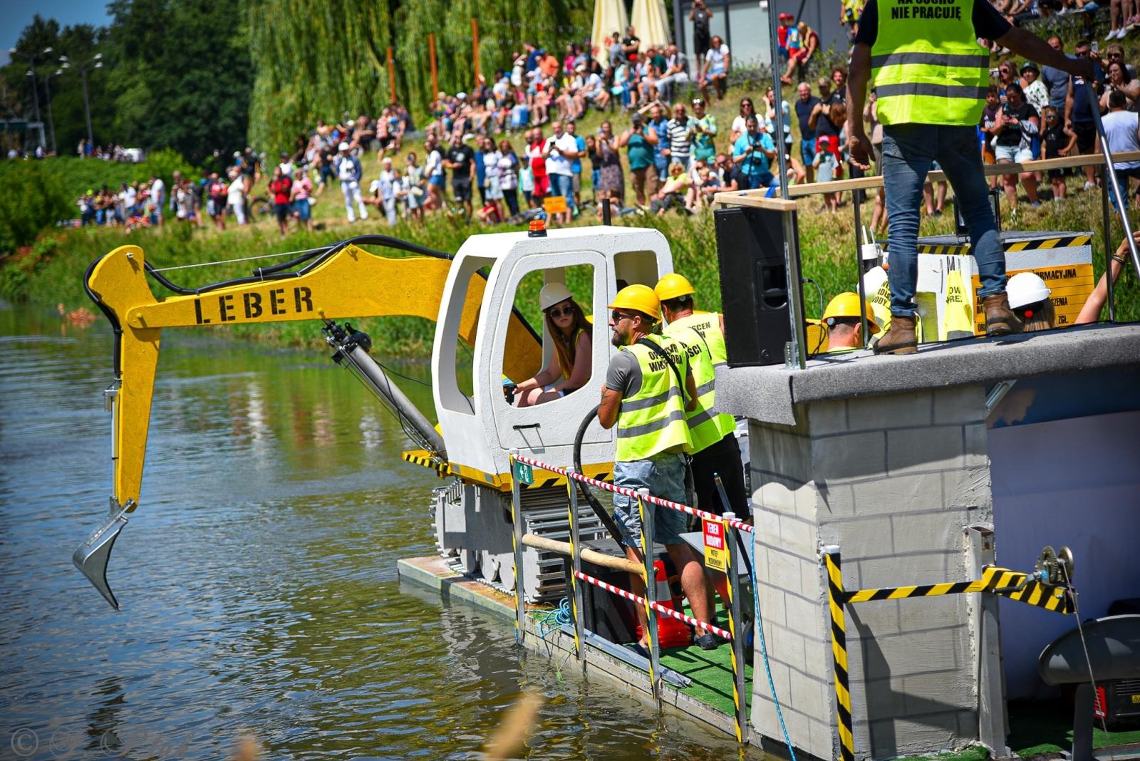 Zdjęcie w galerii na portalu naszraciborz.pl: Pływadło na bis. Jedyna taka flota w Polsce znów na Odrze [FOTO i WIDEO] wiadomości z regionu