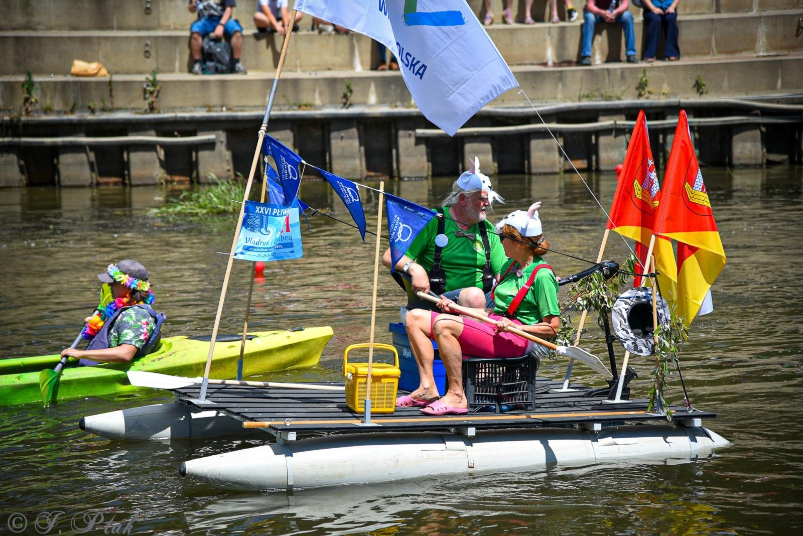 Zdjęcie w galerii na portalu naszraciborz.pl: Pływadło na bis. Jedyna taka flota w Polsce znów na Odrze [FOTO i WIDEO] wiadomości z regionu