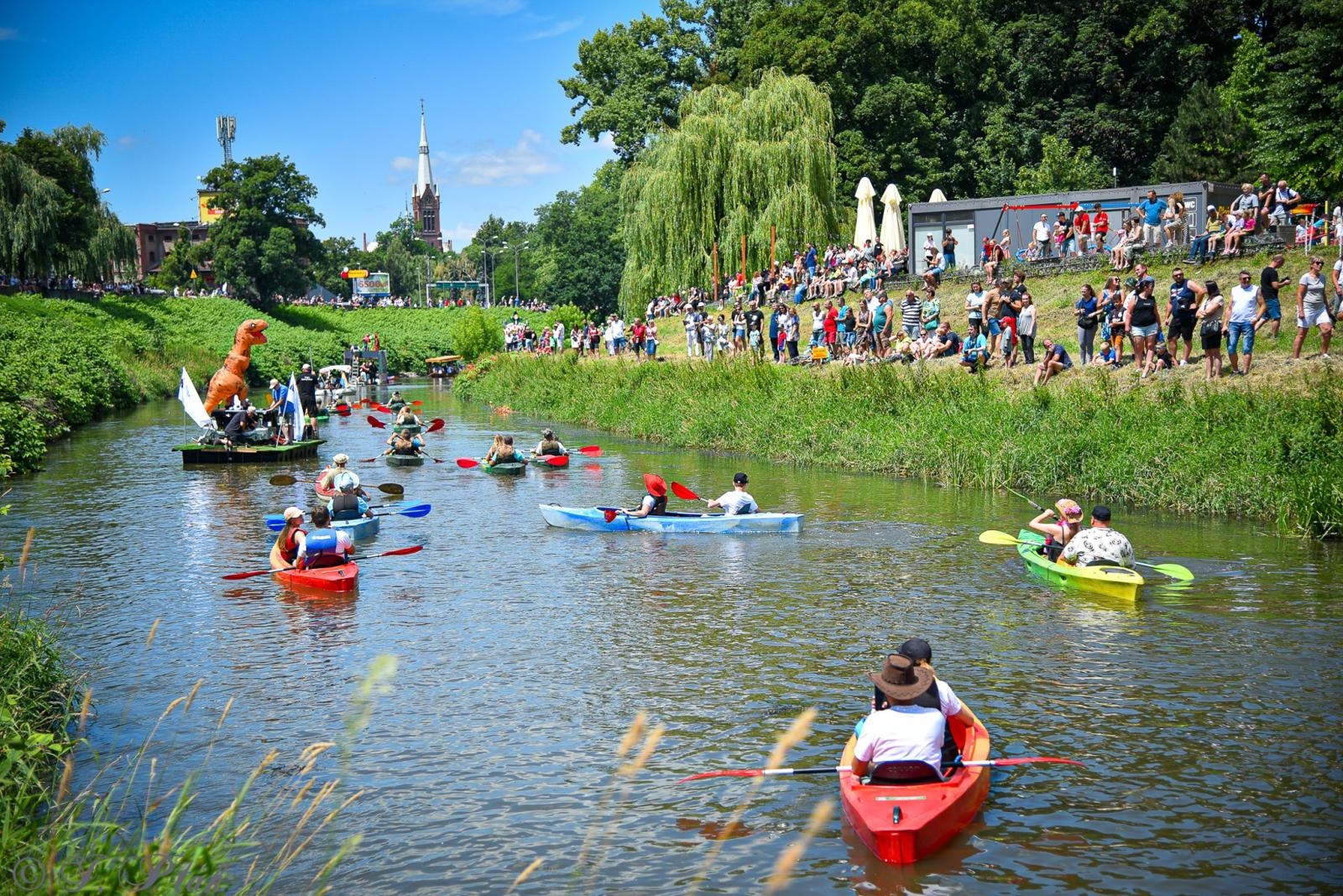 Zdjęcie w galerii na portalu naszraciborz.pl: Pływadło na bis. Jedyna taka flota w Polsce znów na Odrze [FOTO i WIDEO] wiadomości z regionu