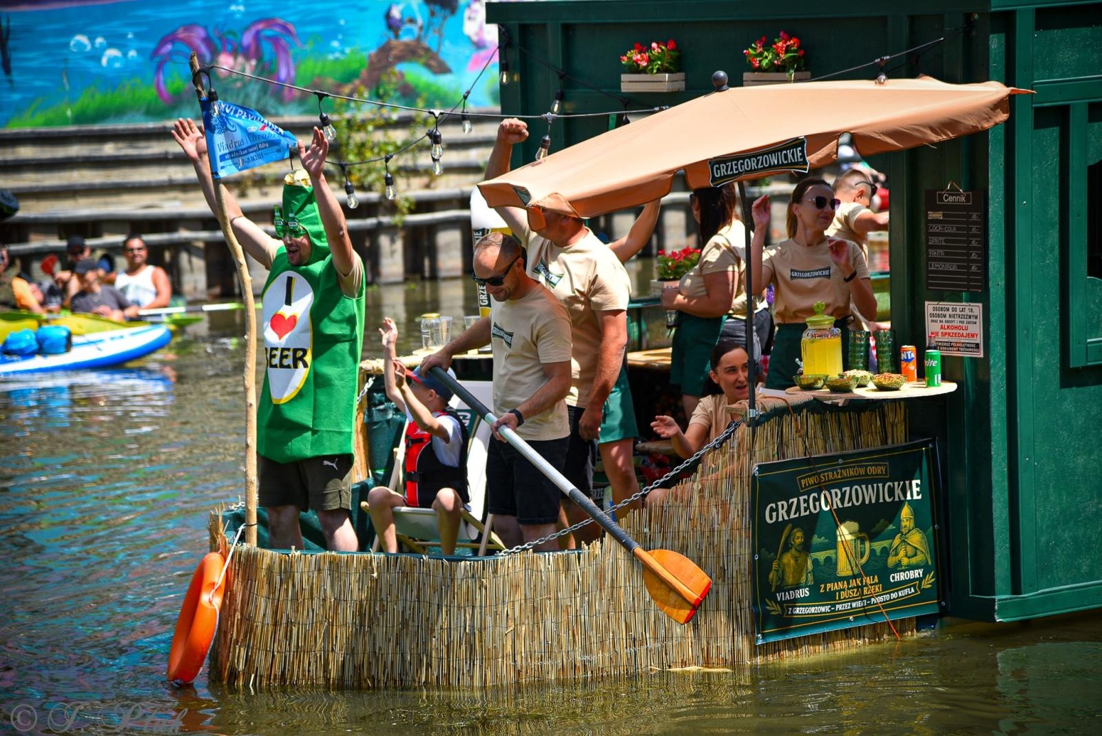 Zdjęcie w galerii na portalu naszraciborz.pl: Pływadło na bis. Jedyna taka flota w Polsce znów na Odrze [FOTO i WIDEO] wiadomości z regionu