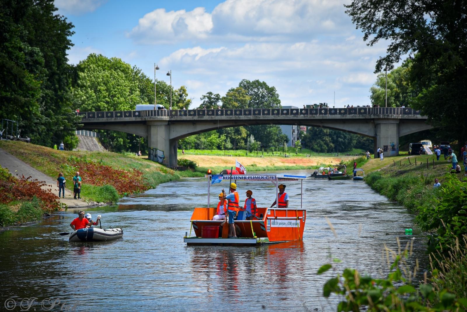Zdjęcie w galerii na portalu naszraciborz.pl: Pływadło na bis. Jedyna taka flota w Polsce znów na Odrze [FOTO i WIDEO] wiadomości z regionu