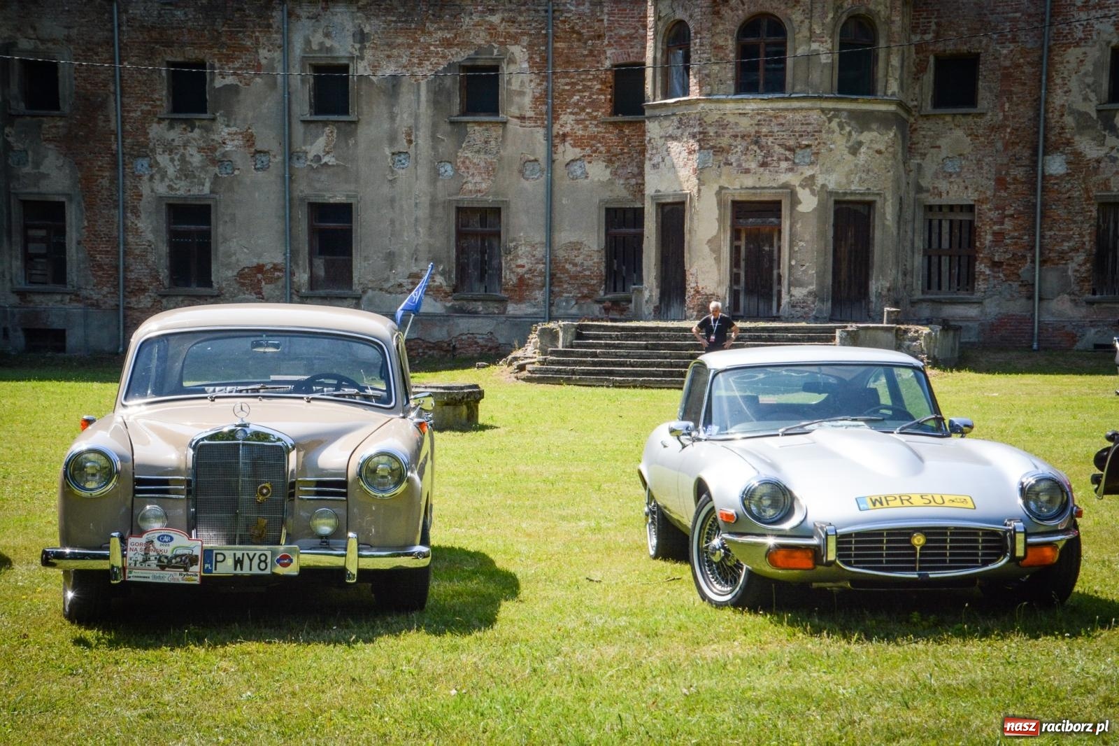 Zdjęcie w galerii na portalu naszraciborz.pl: Motoryzacyjne perełki w parku pałacowym. Rajd Gorole na Ślonsku zawitał do Krowiarek wiadomości z regionu