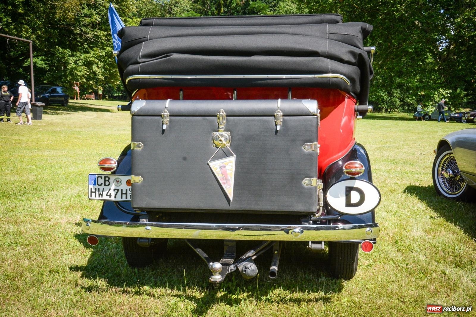 Zdjęcie w galerii na portalu naszraciborz.pl: Motoryzacyjne perełki w parku pałacowym. Rajd Gorole na Ślonsku zawitał do Krowiarek wiadomości z regionu