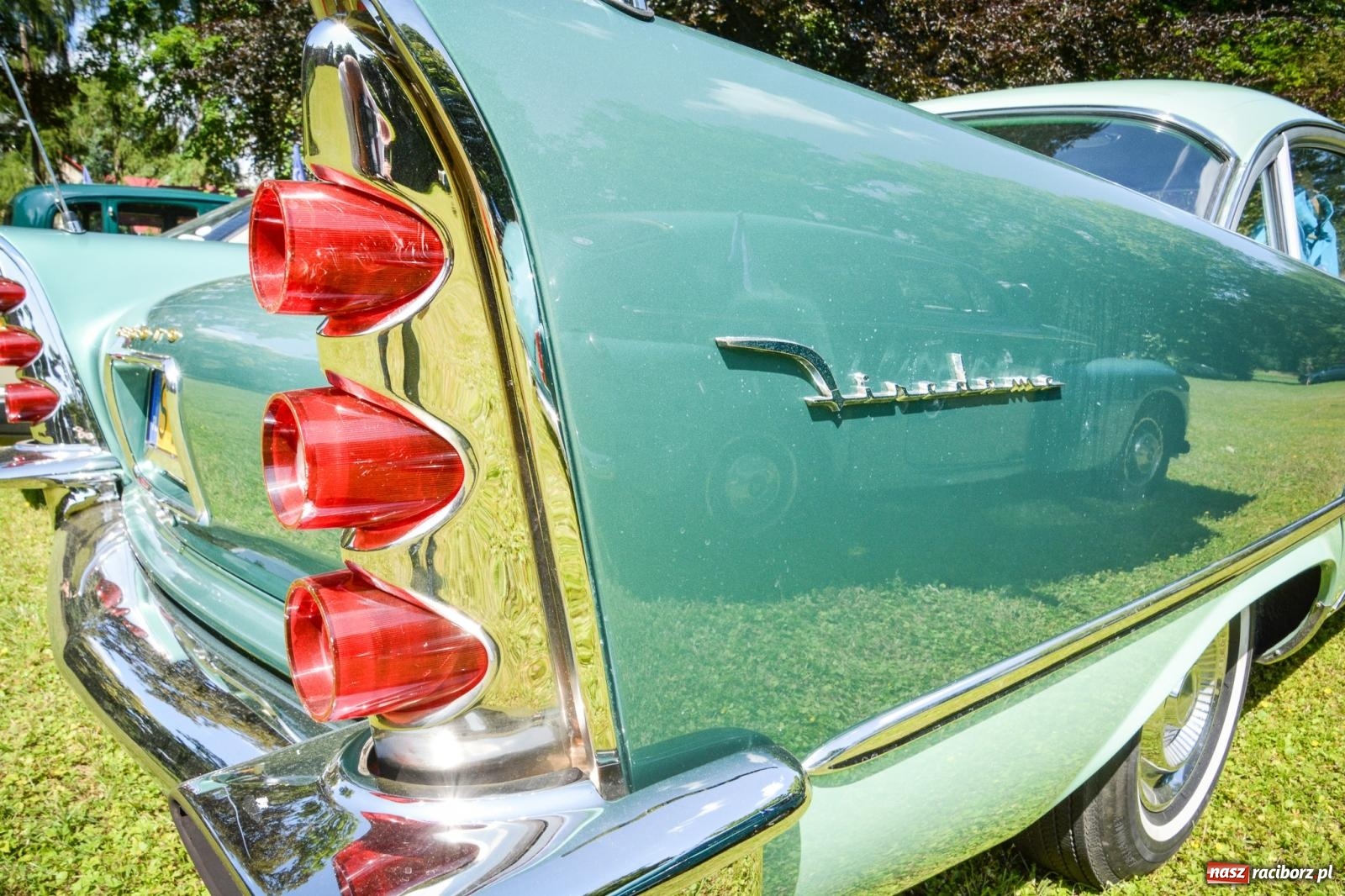 Zdjęcie w galerii na portalu naszraciborz.pl: Motoryzacyjne perełki w parku pałacowym. Rajd Gorole na Ślonsku zawitał do Krowiarek wiadomości z regionu