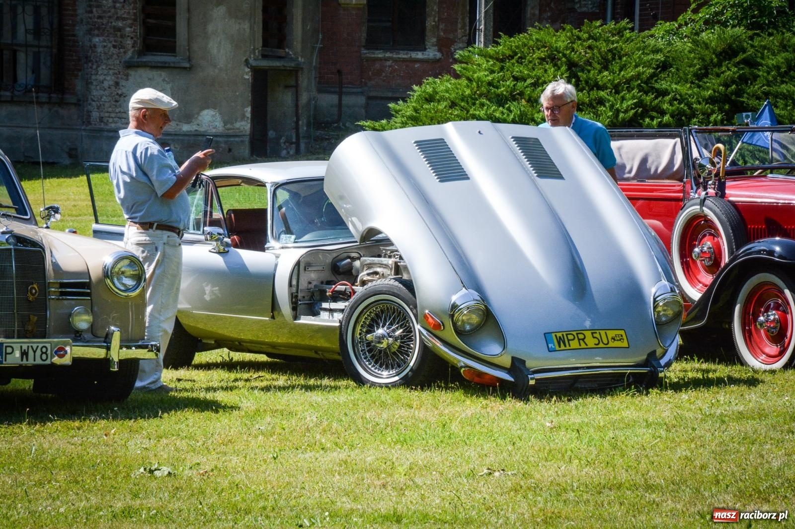 Zdjęcie w galerii na portalu naszraciborz.pl: Motoryzacyjne perełki w parku pałacowym. Rajd Gorole na Ślonsku zawitał do Krowiarek wiadomości z regionu