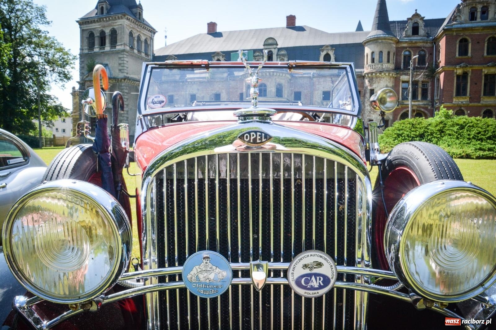 Zdjęcie w galerii na portalu naszraciborz.pl: Motoryzacyjne perełki w parku pałacowym. Rajd Gorole na Ślonsku zawitał do Krowiarek wiadomości z regionu