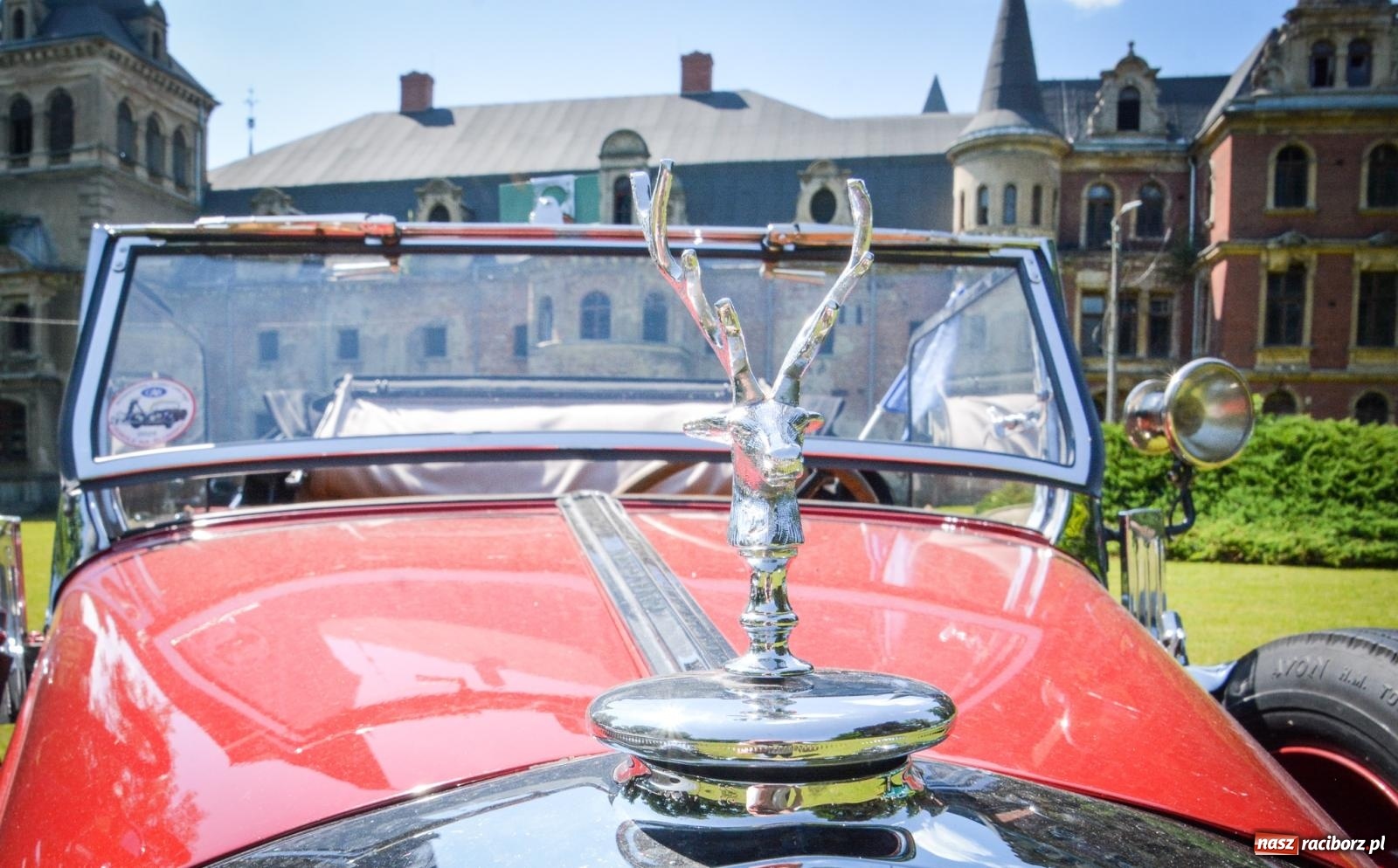 Zdjęcie w galerii na portalu naszraciborz.pl: Motoryzacyjne perełki w parku pałacowym. Rajd Gorole na Ślonsku zawitał do Krowiarek wiadomości z regionu