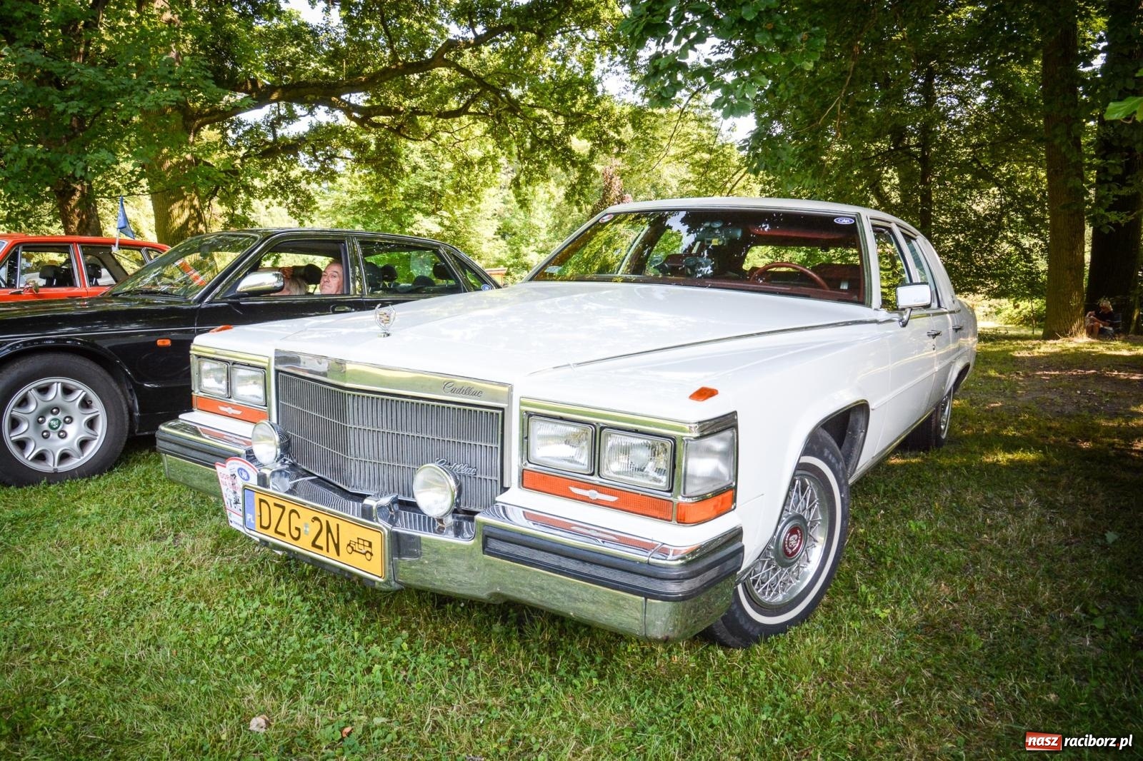 Zdjęcie w galerii na portalu naszraciborz.pl: Motoryzacyjne perełki w parku pałacowym. Rajd Gorole na Ślonsku zawitał do Krowiarek wiadomości z regionu