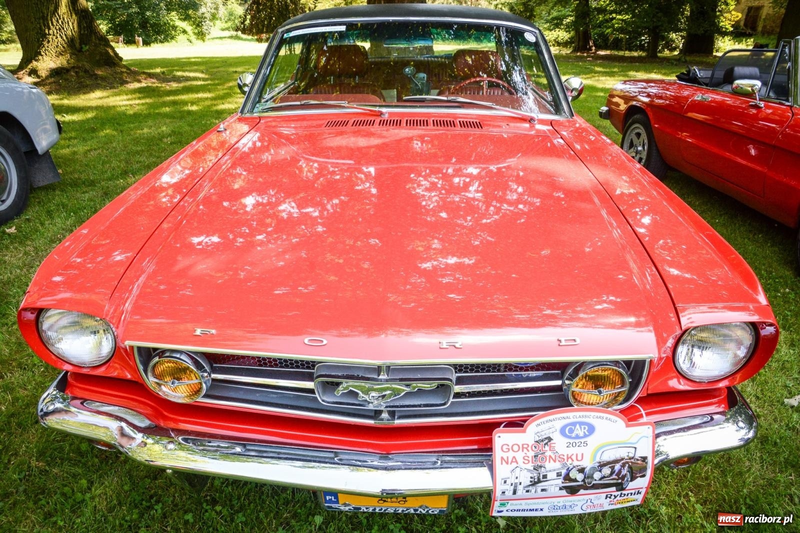 Zdjęcie w galerii na portalu naszraciborz.pl: Motoryzacyjne perełki w parku pałacowym. Rajd Gorole na Ślonsku zawitał do Krowiarek wiadomości z regionu