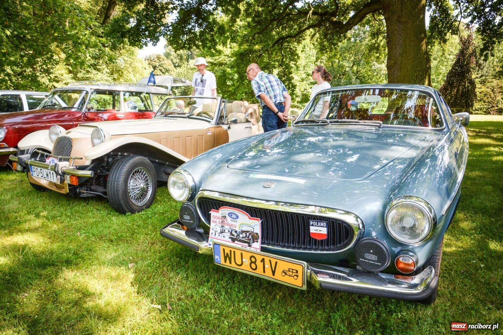 Zdjęcie w galerii na portalu naszraciborz.pl: Motoryzacyjne perełki w parku pałacowym. Rajd Gorole na Ślonsku zawitał do Krowiarek wiadomości z regionu