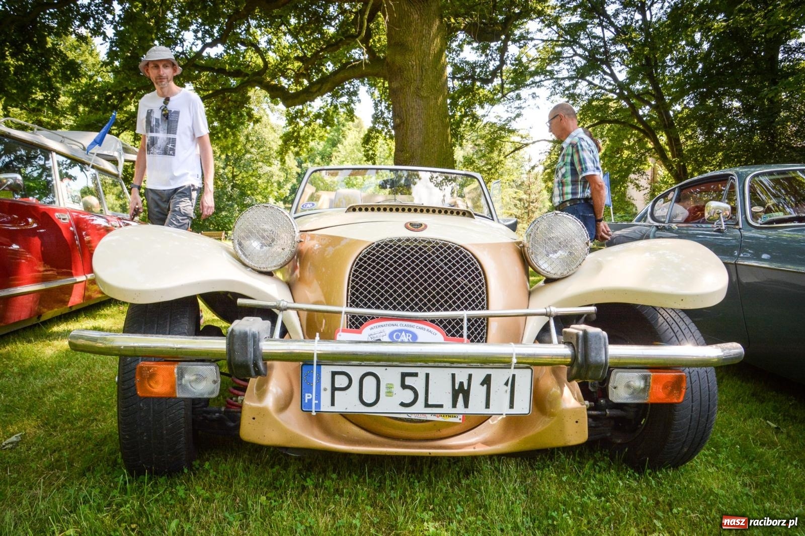 Zdjęcie w galerii na portalu naszraciborz.pl: Motoryzacyjne perełki w parku pałacowym. Rajd Gorole na Ślonsku zawitał do Krowiarek wiadomości z regionu