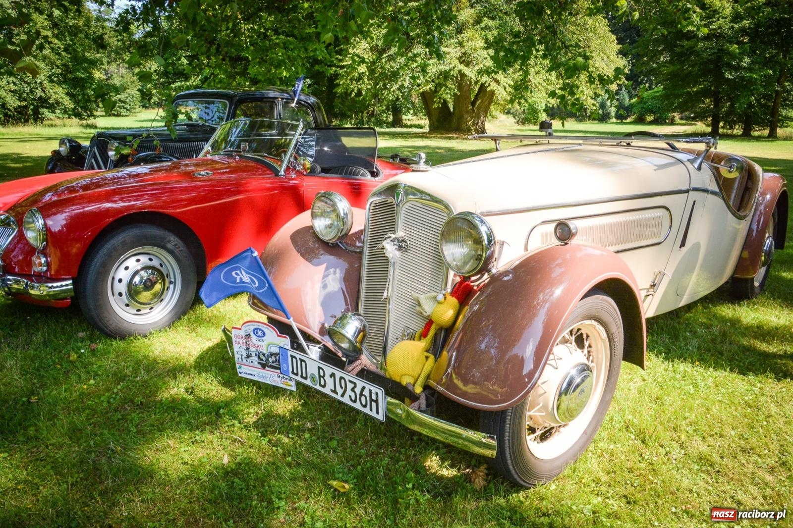 Zdjęcie w galerii na portalu naszraciborz.pl: Motoryzacyjne perełki w parku pałacowym. Rajd Gorole na Ślonsku zawitał do Krowiarek wiadomości z regionu