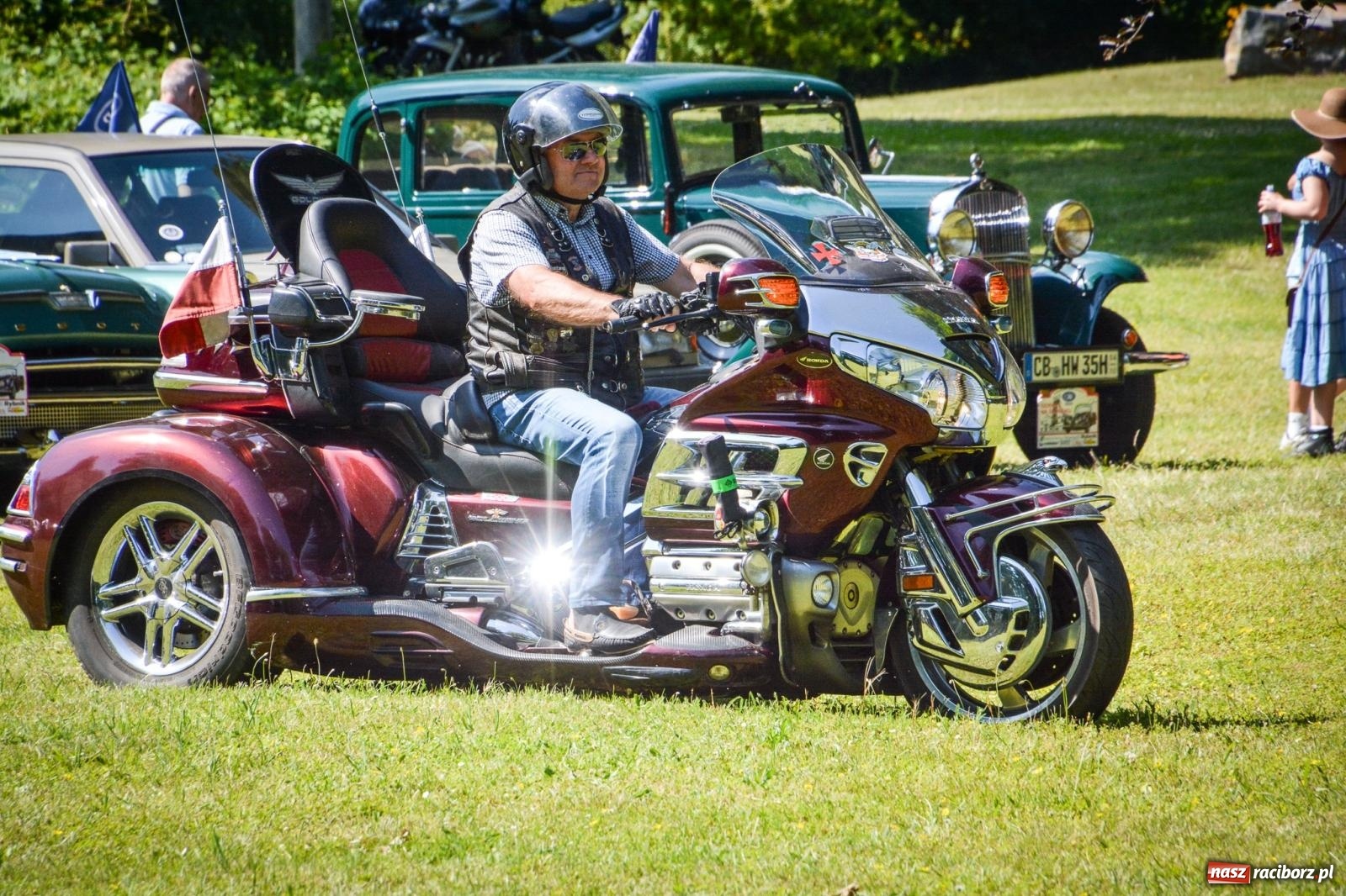 Zdjęcie w galerii na portalu naszraciborz.pl: Motoryzacyjne perełki w parku pałacowym. Rajd Gorole na Ślonsku zawitał do Krowiarek wiadomości z regionu