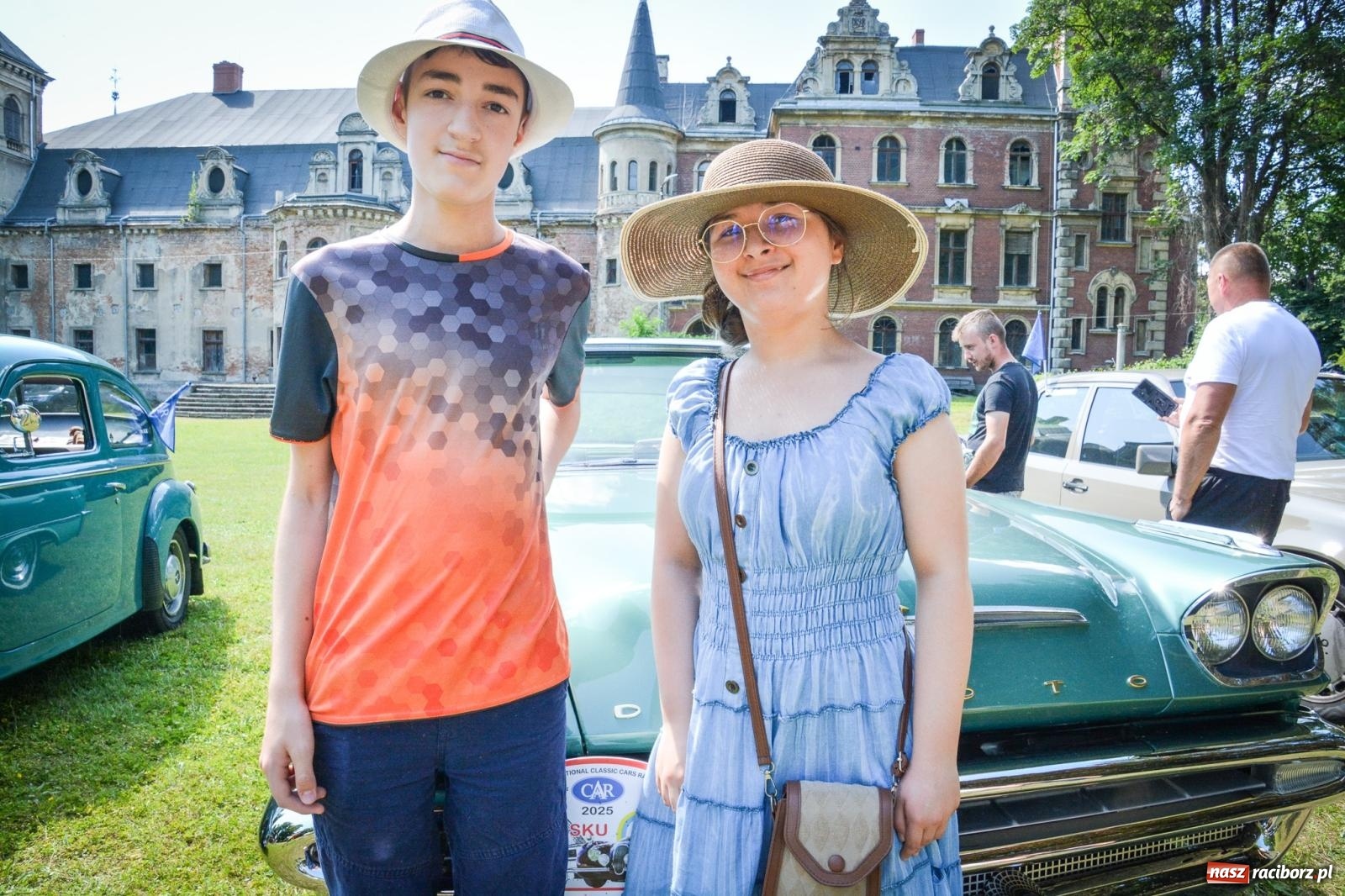 Zdjęcie w galerii na portalu naszraciborz.pl: Motoryzacyjne perełki w parku pałacowym. Rajd Gorole na Ślonsku zawitał do Krowiarek wiadomości z regionu